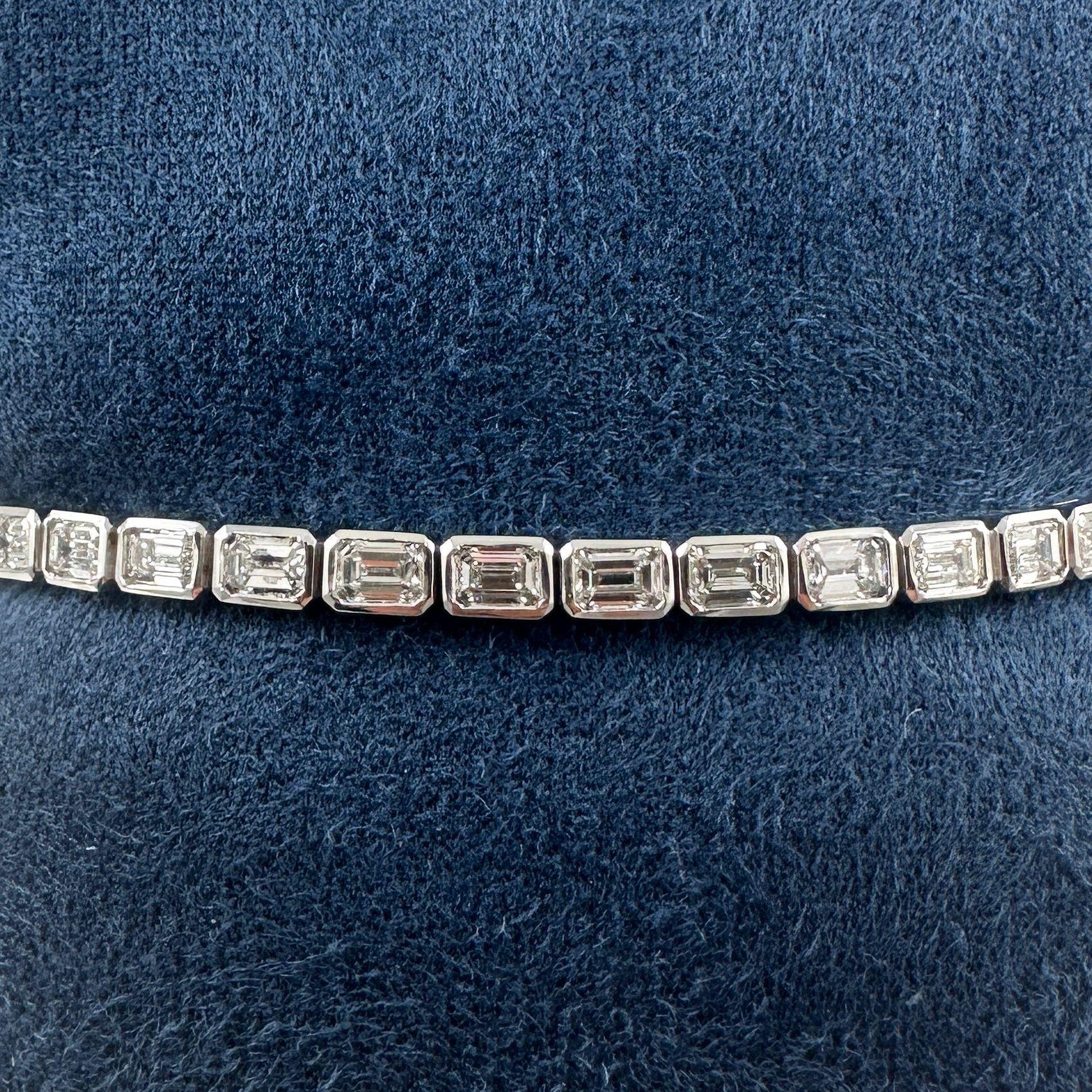 Taglio smeraldo Bracciale da tennis East-West con diamanti taglio smeraldo da 7,01 carati in oro bianco 14K, 7 In in vendita