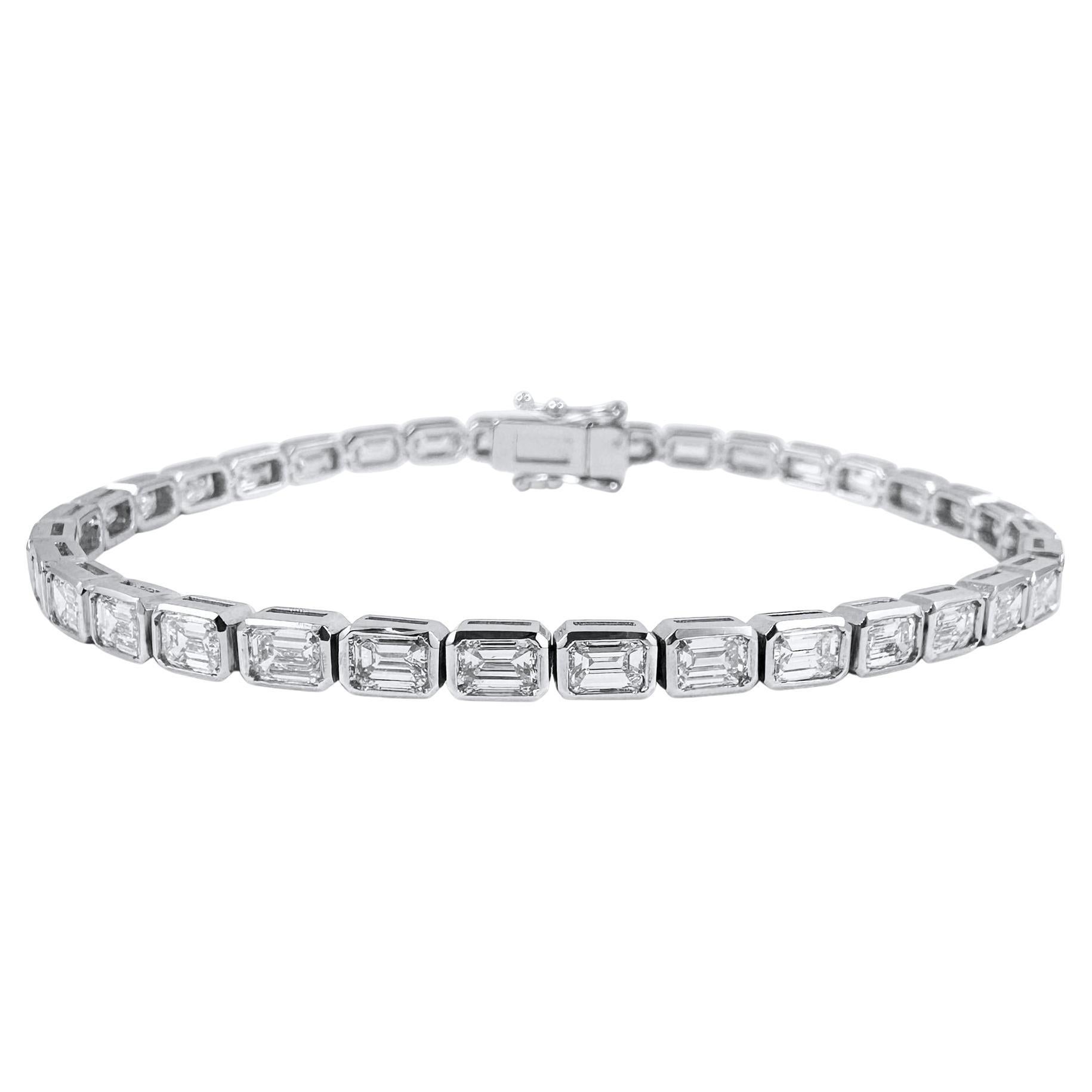 7,01 Karat Smaragdschliff Diamant Ost-West-Tennis-Armband aus 14K Weißgold, 7 Zoll