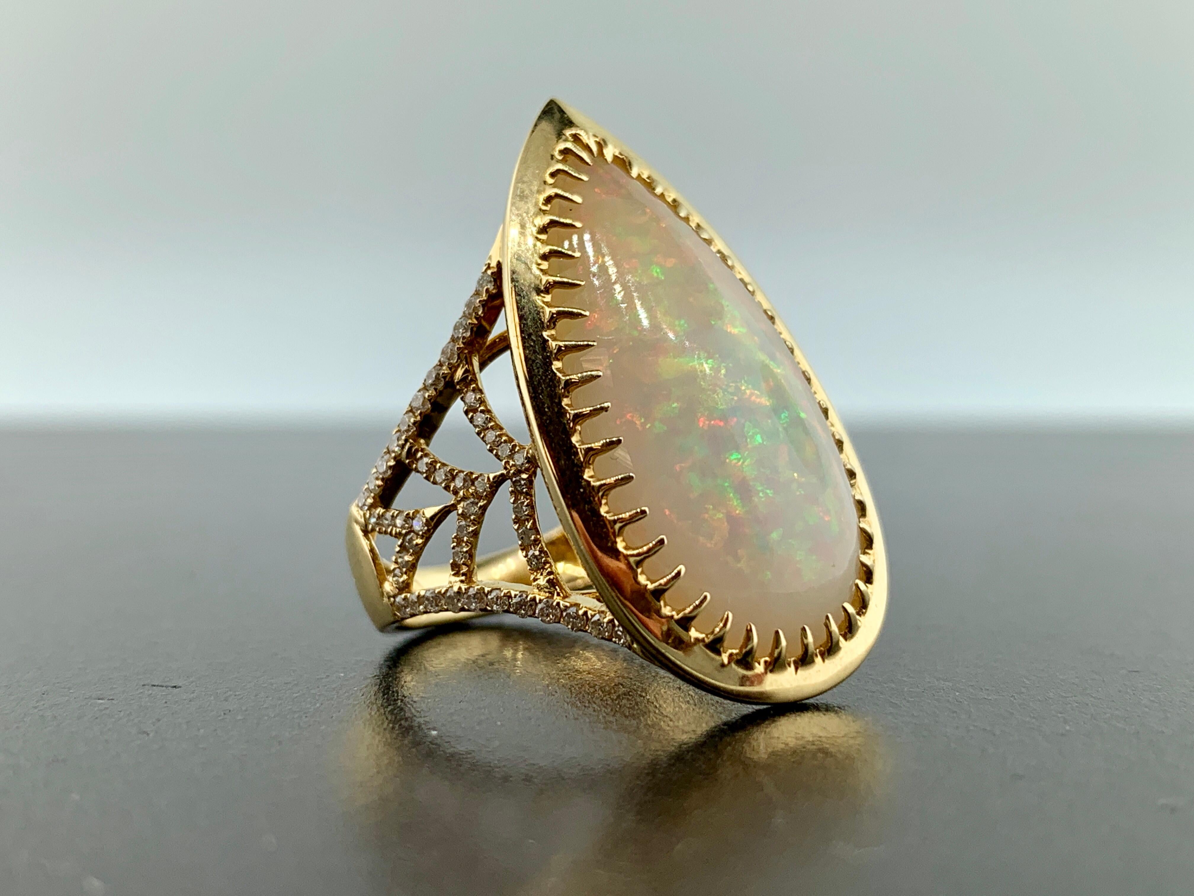 Bague en opale poire éthiopienne de 7,01 carats et diamants en vente 2
