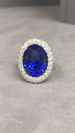 Anello con tanzanite e diamanti da 8,75 carati