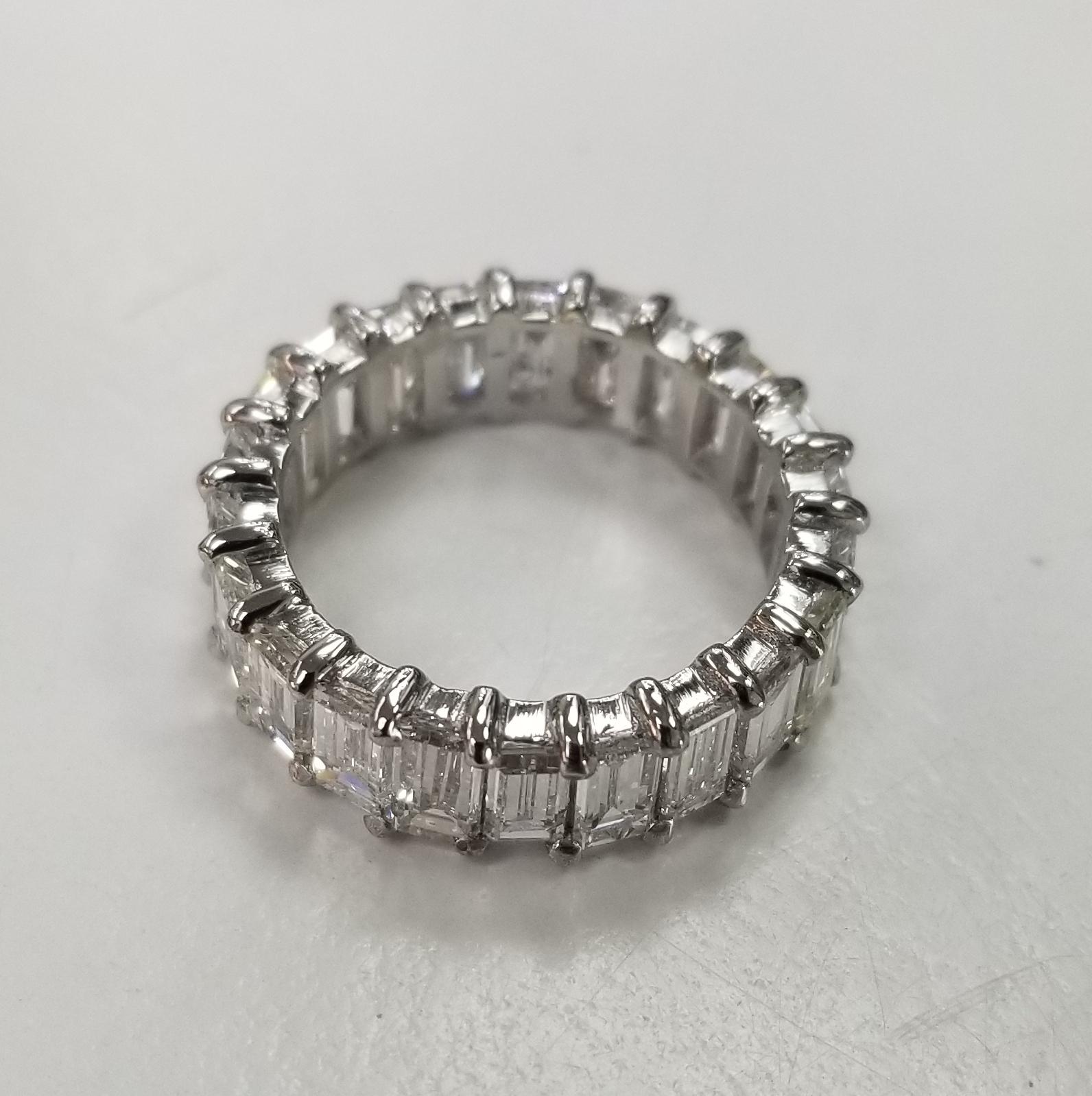 Taille baguette Bracelet éternel en platine avec diamant taille baguette de 7,02 carats en vente