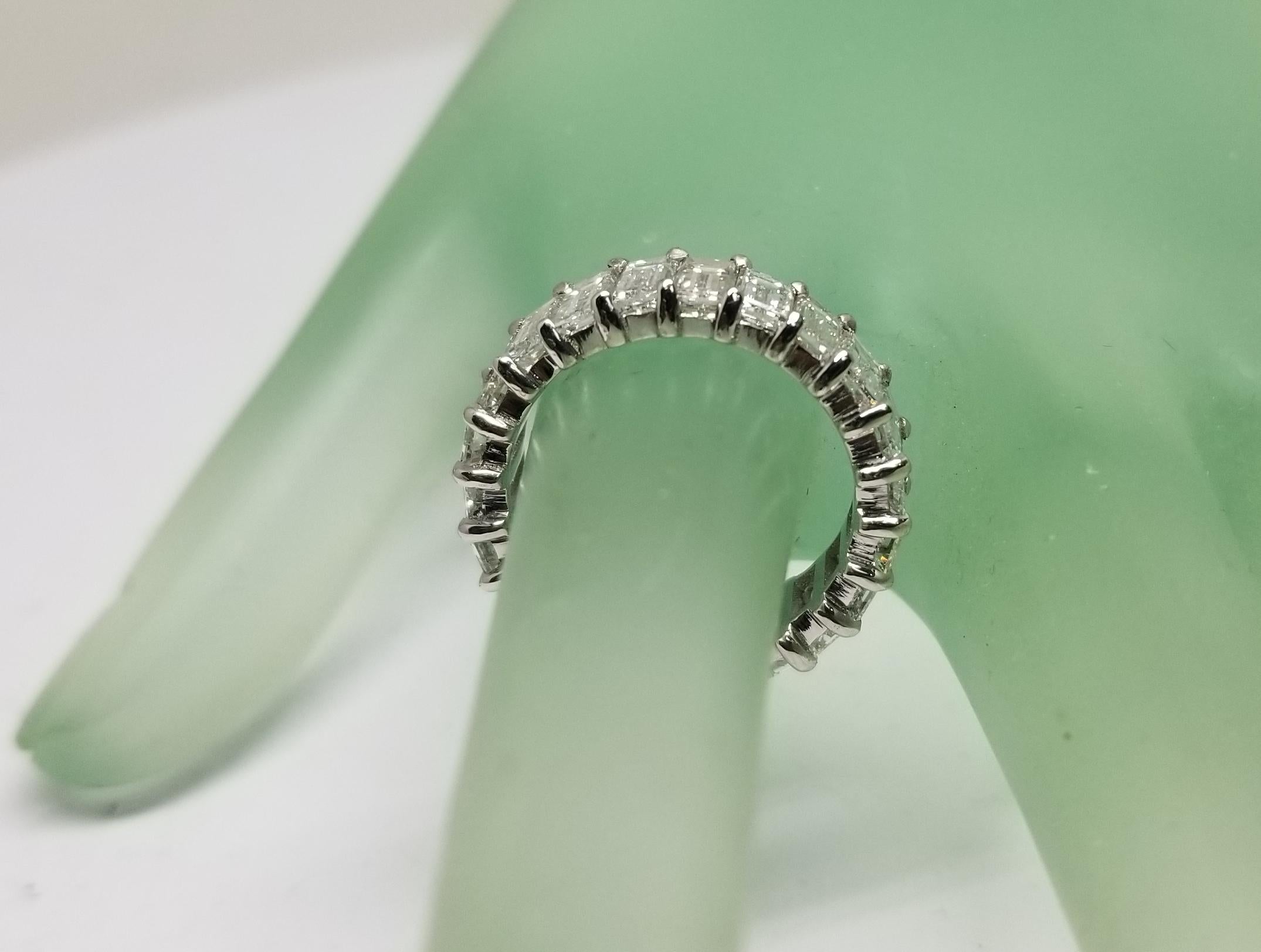 Bracelet éternel en platine avec diamant taille baguette de 7,02 carats en vente 2