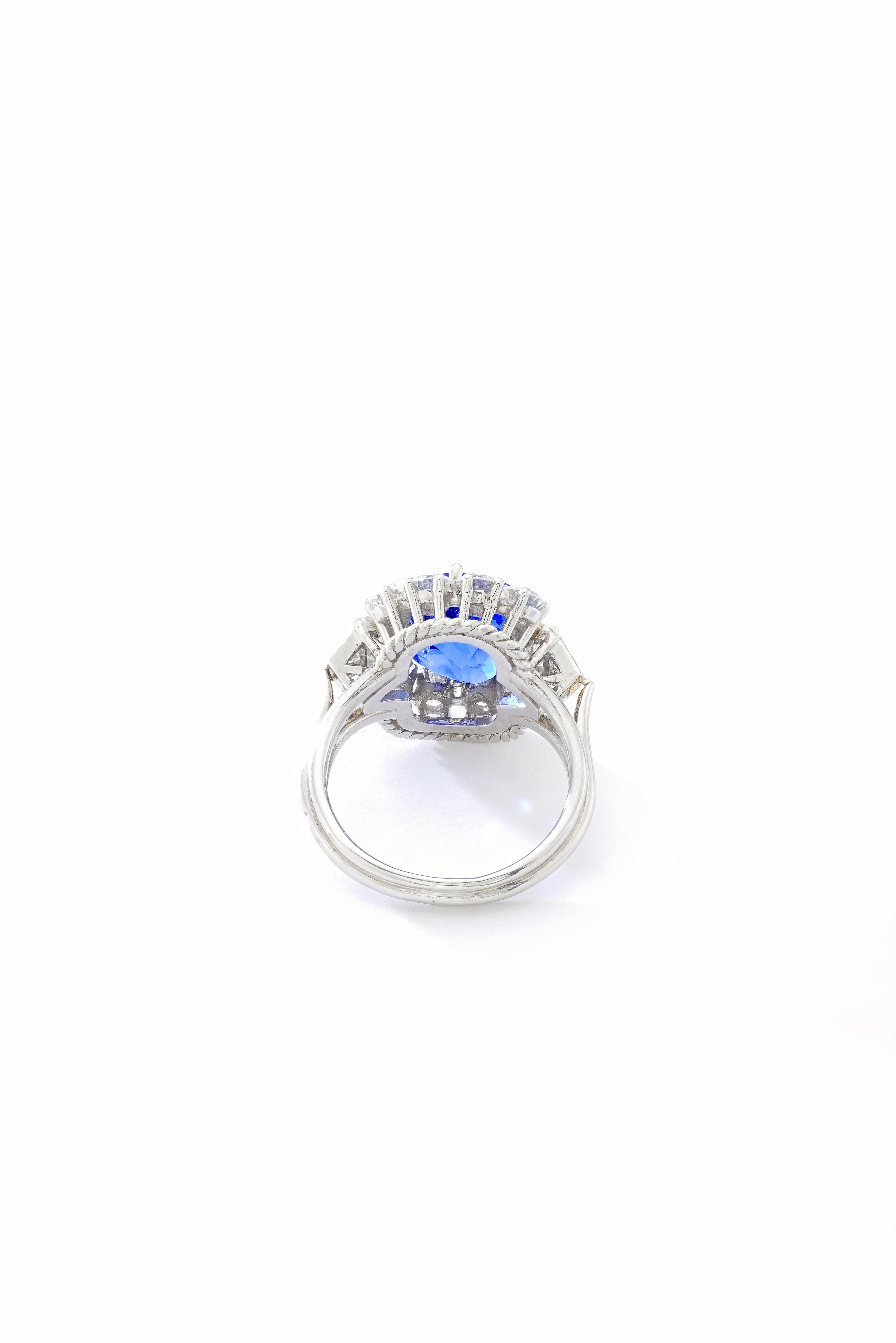 Cushion Cut 7.02 Carat Natural Sapphire French Diamond Platinum Ring 1940s For Sale