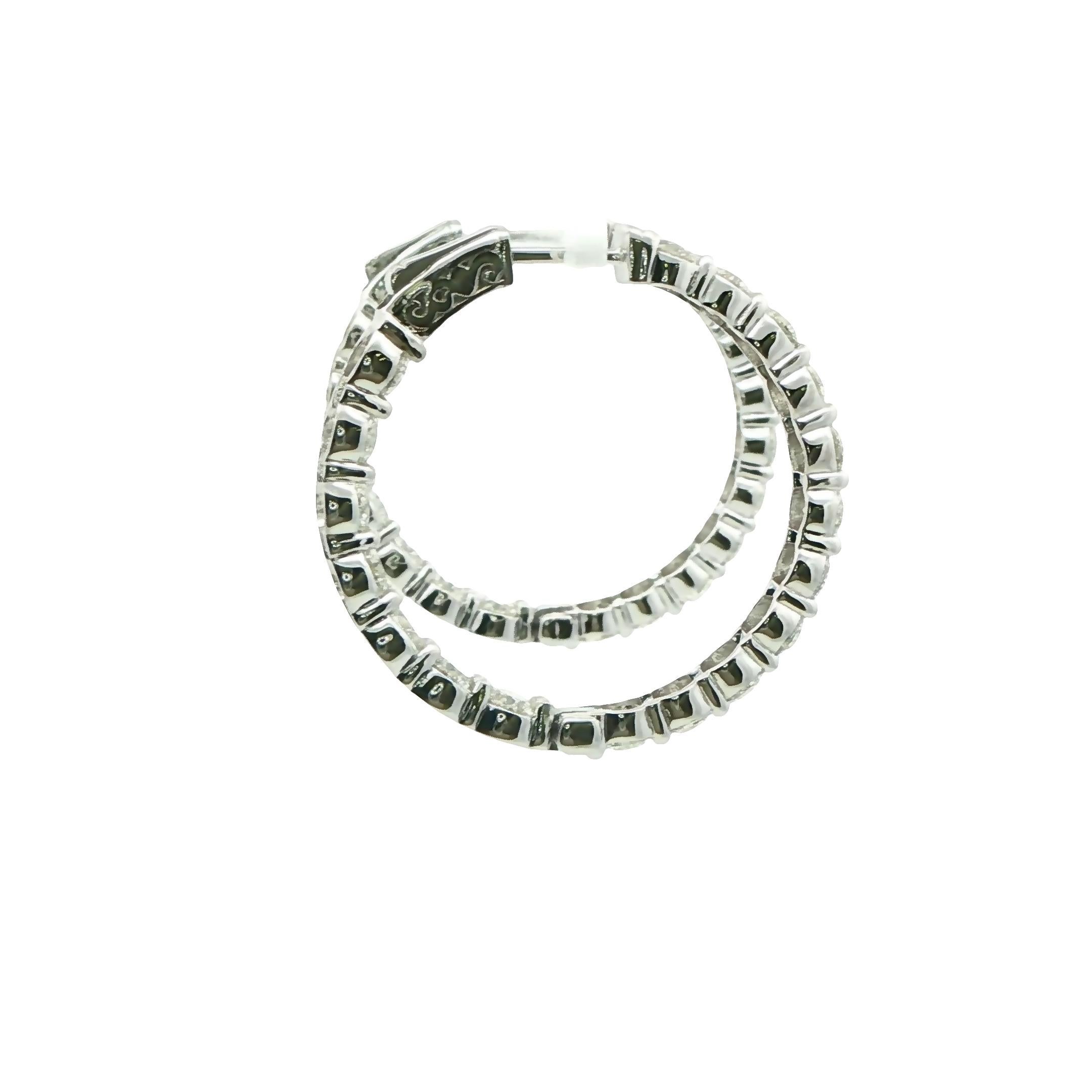 Taglio rotondo 7,02ct. Orecchini a cerchio con diamanti tondi e brillanti in oro bianco 14 carati in vendita