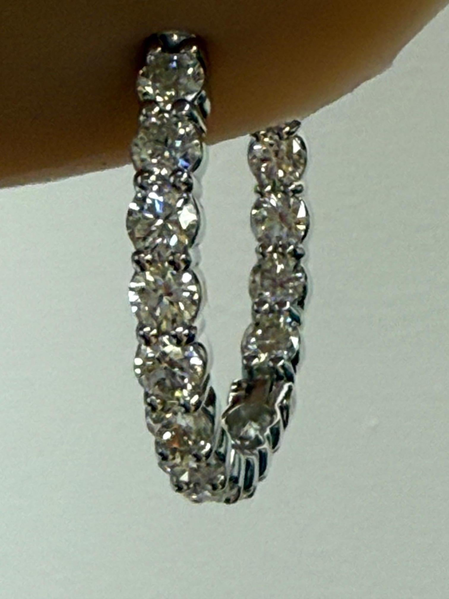 da uomo o donna 7,02ct. Orecchini a cerchio con diamanti tondi e brillanti in oro bianco 14 carati in vendita