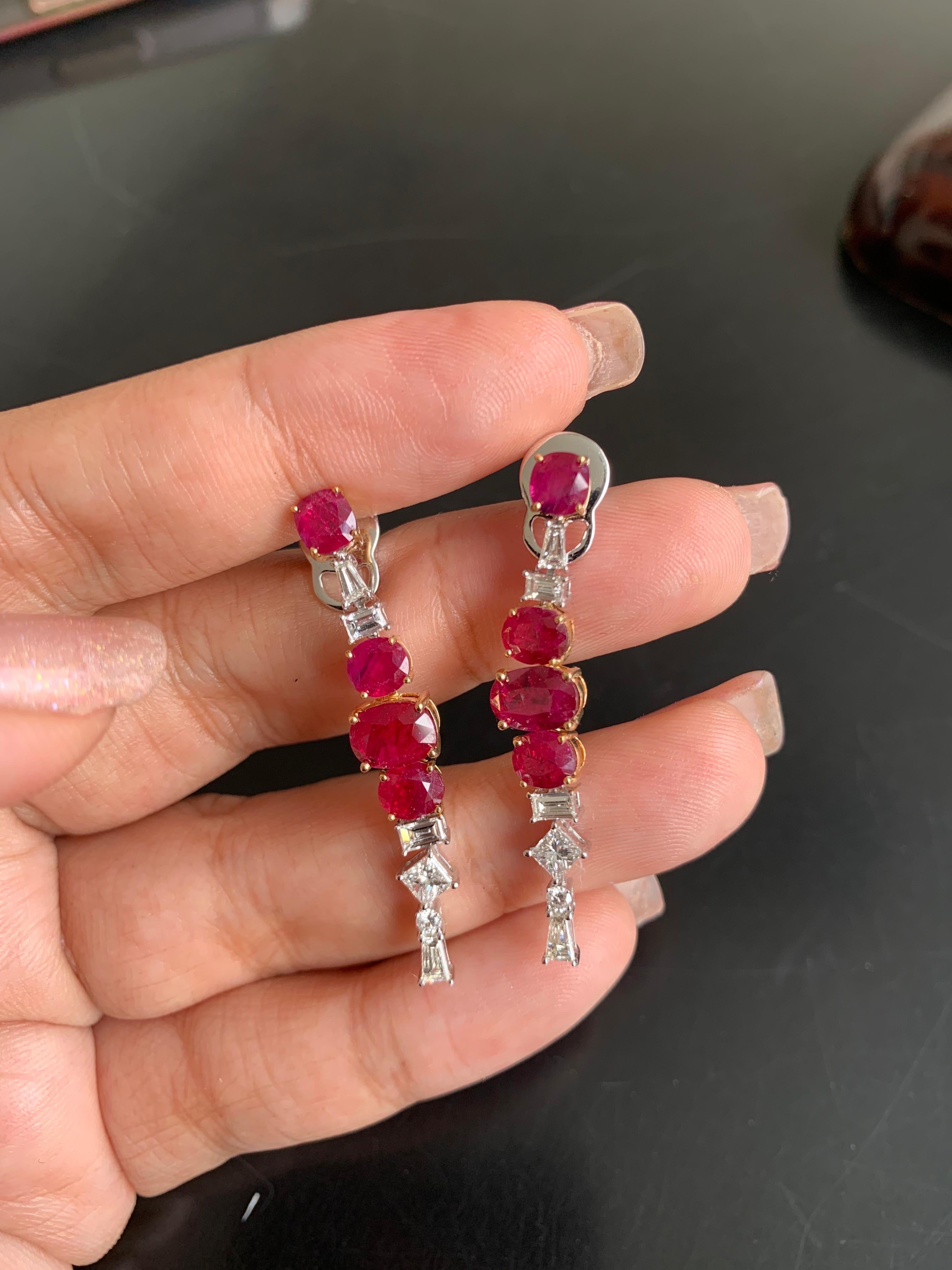 Orecchini con rubino birmano senza calore e diamanti da 7,03 carati in oro bianco da 18 carati In condizioni Nuovo in vendita a Bangkok, TH