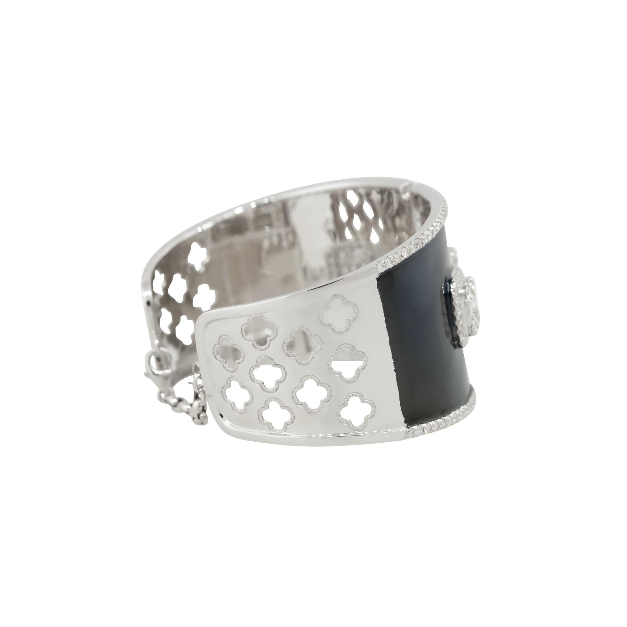 Taille ronde Bracelet manchette large en or 18 carats avec mosaïque de diamants de 7,03 carats et émail noir en vente