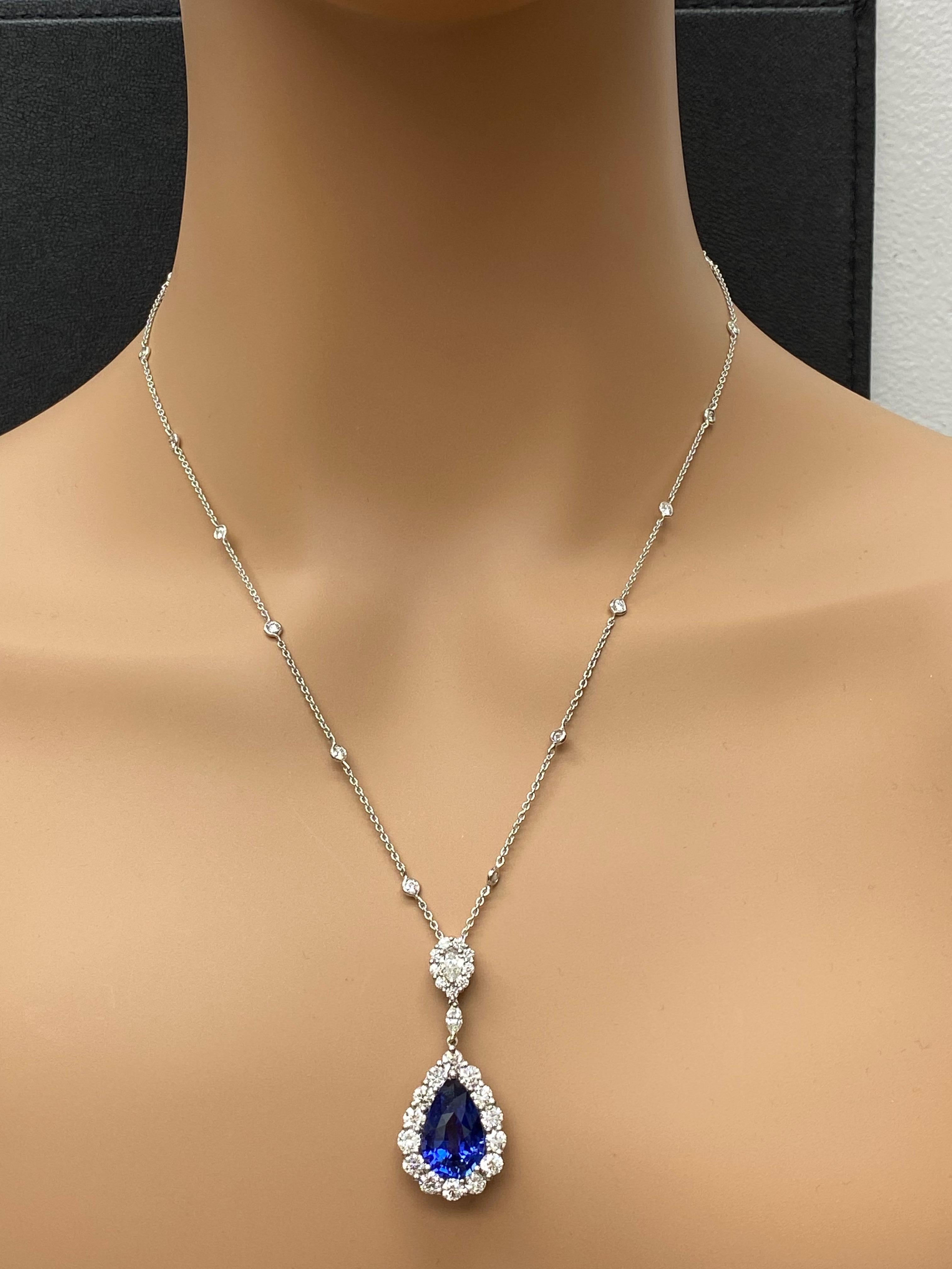 Collana con zaffiri e diamanti a forma di pera da 7,03 carati in oro bianco 18 carati In condizioni Nuovo in vendita a NEW YORK, NY