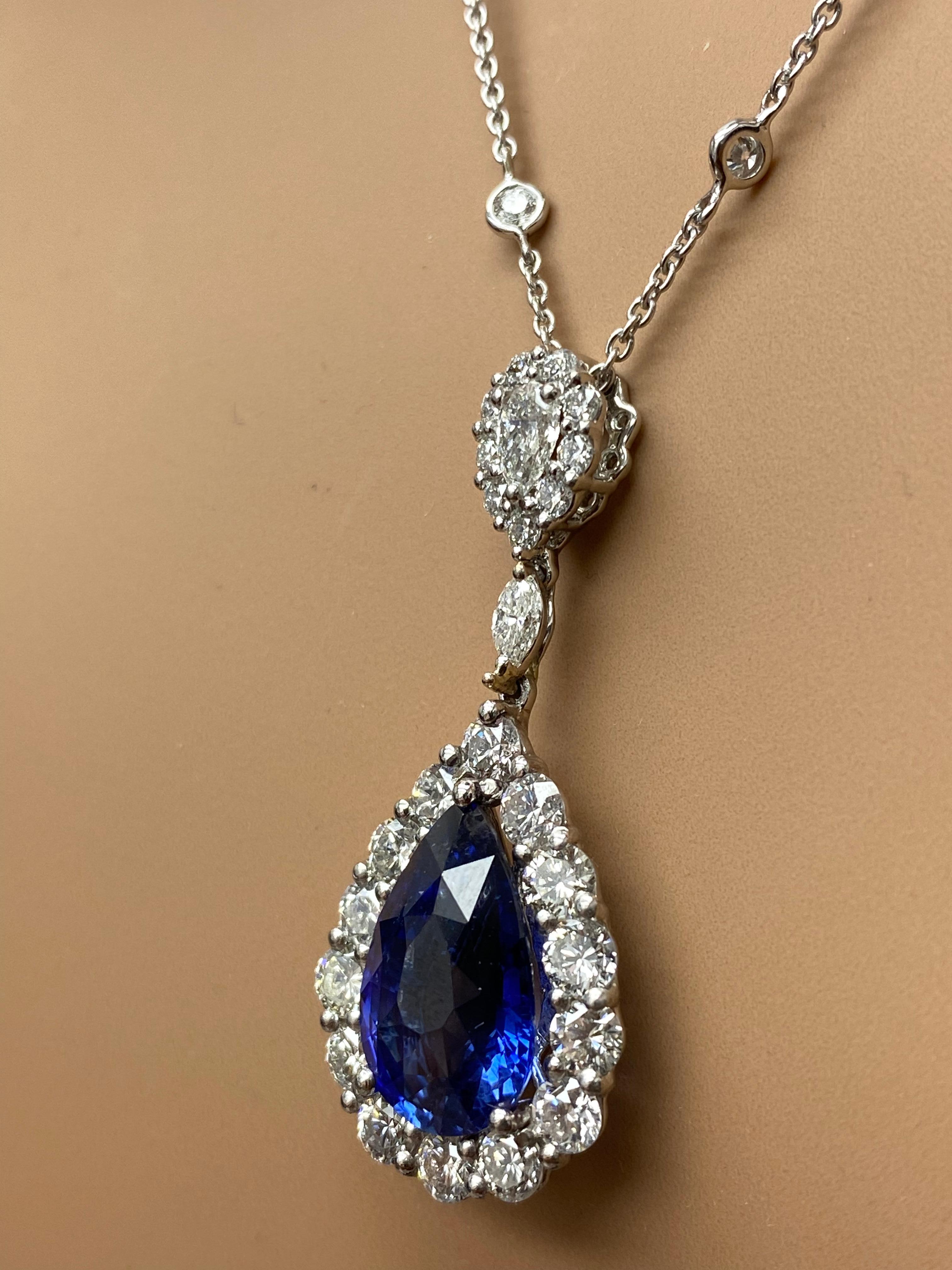 Collana con zaffiri e diamanti a forma di pera da 7,03 carati in oro bianco 18 carati in vendita 1