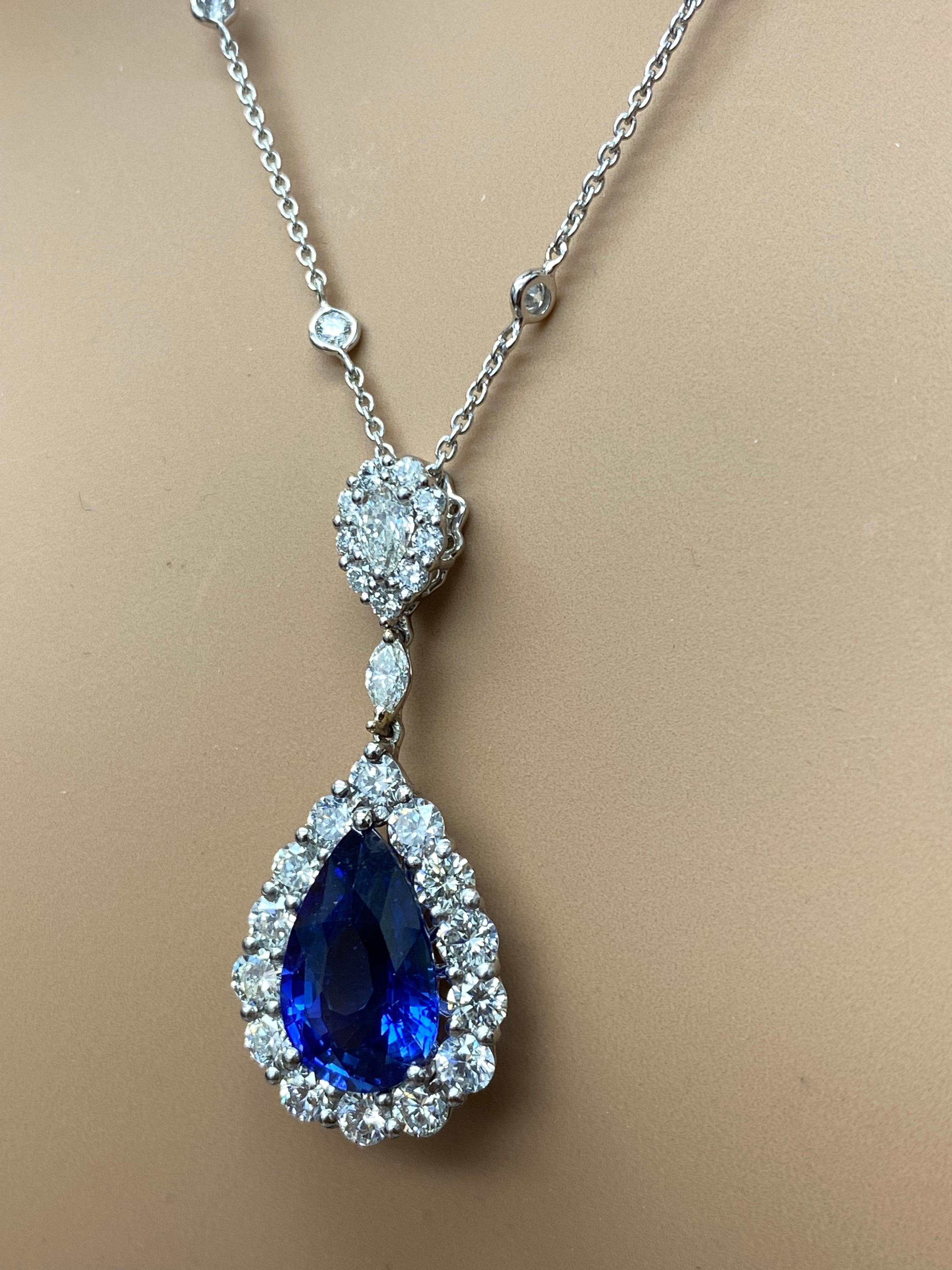 Collana con zaffiri e diamanti a forma di pera da 7,03 carati in oro bianco 18 carati in vendita 2