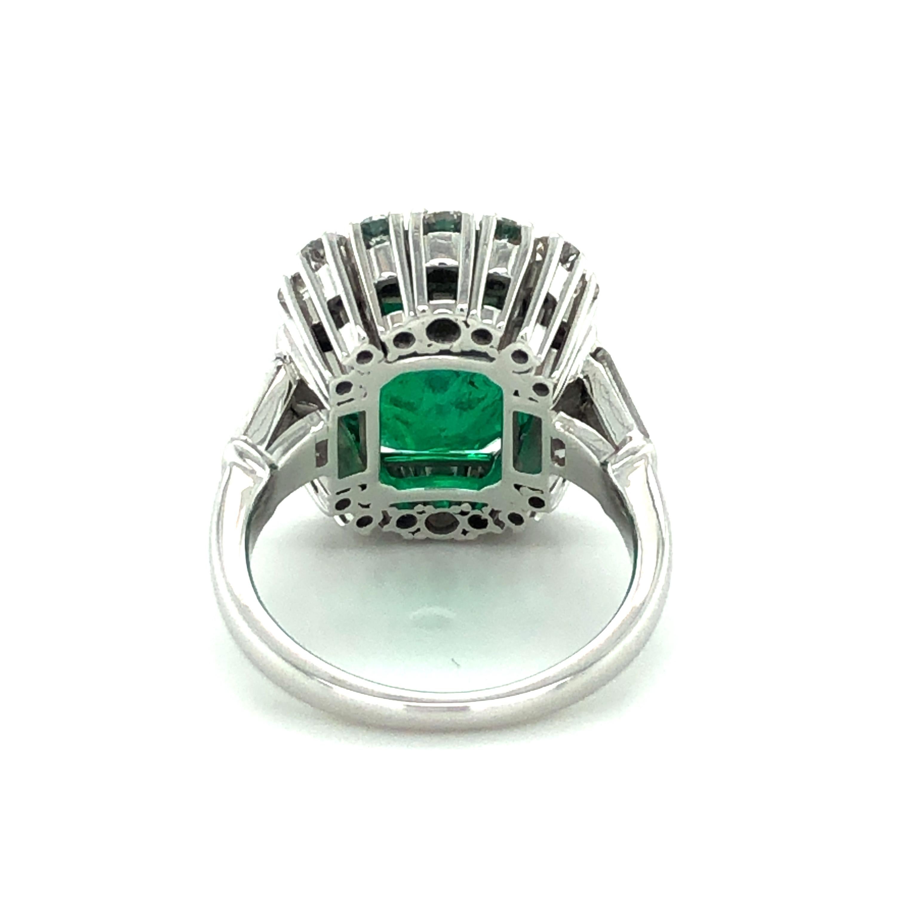 7.03 Carat Colombian Emerald and Diamond Ring in 18 Karat White Gold In Excellent Condition In Lucerne, CH