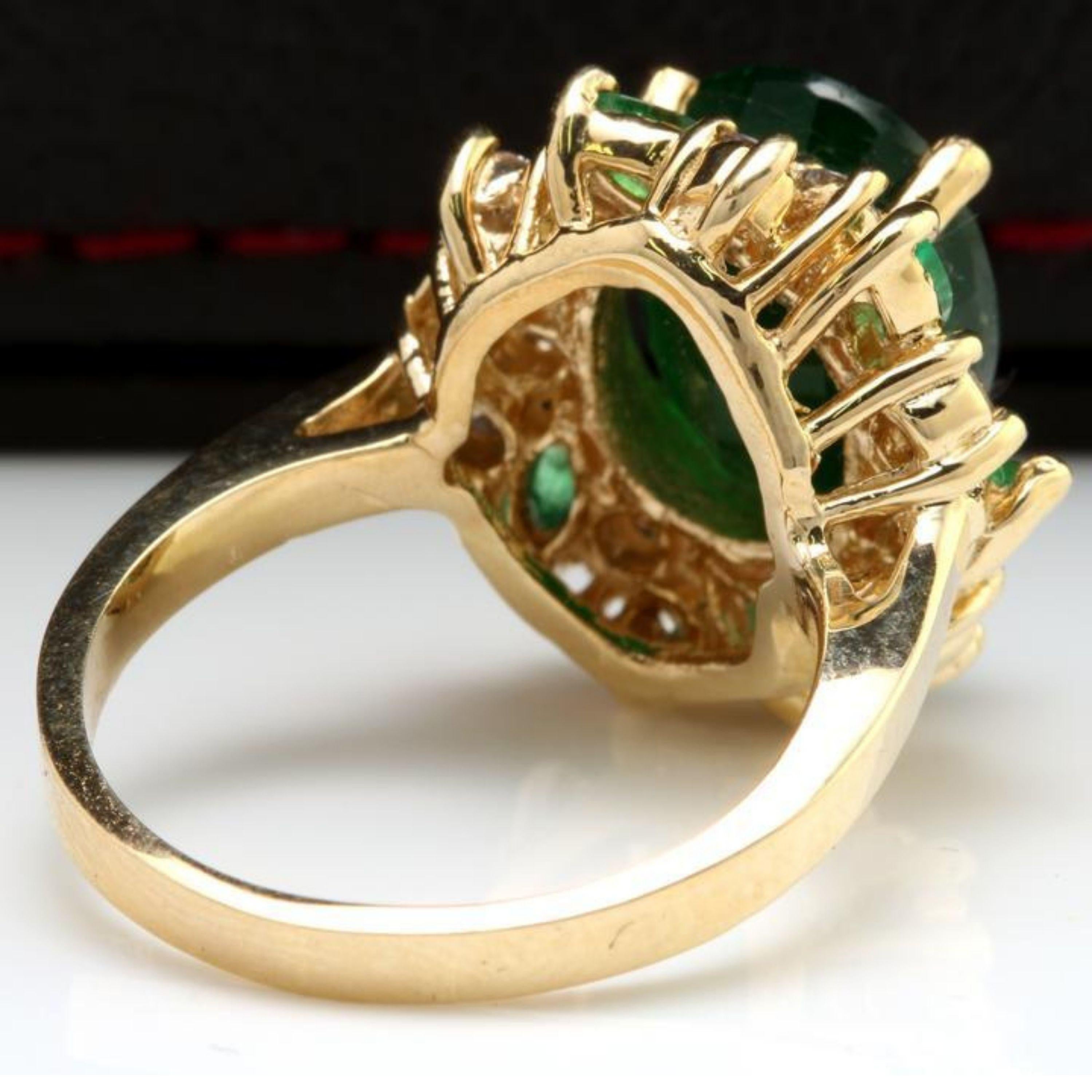 7.04 Carat Natural Emerald and Diamond 14 Karat Solid Yellow Gold Ring In New Condition For Sale In Los Angeles, CA