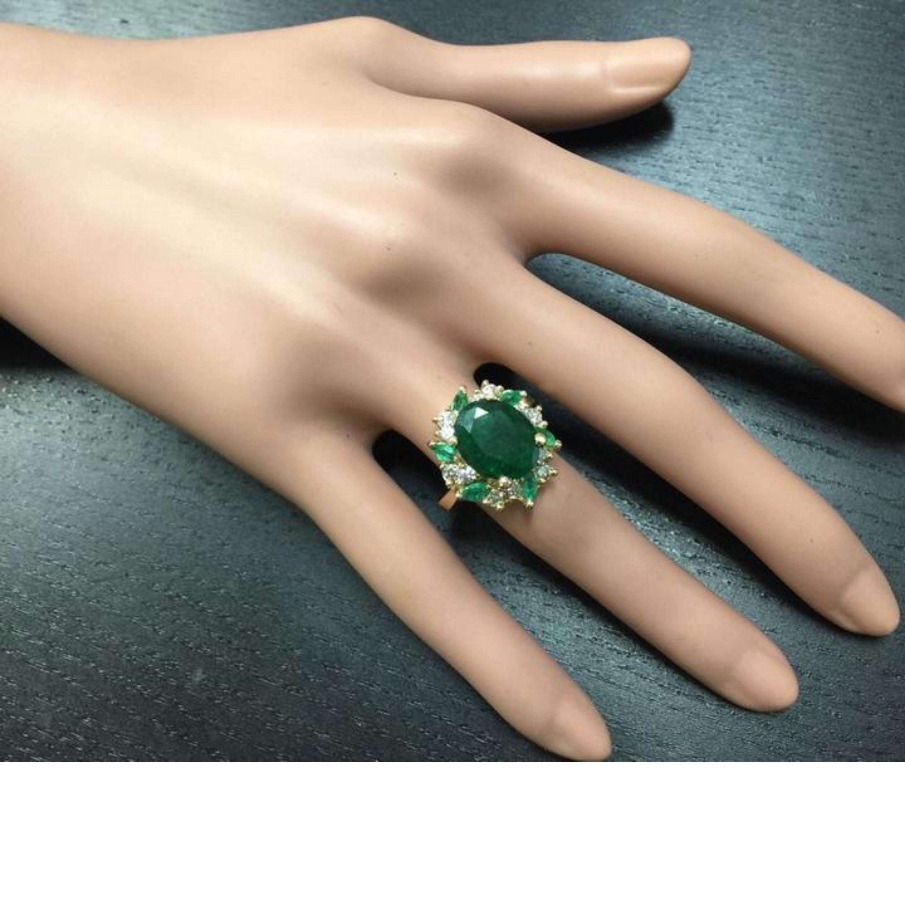 Women's 7.04 Carat Natural Emerald and Diamond 14 Karat Solid Yellow Gold Ring For Sale