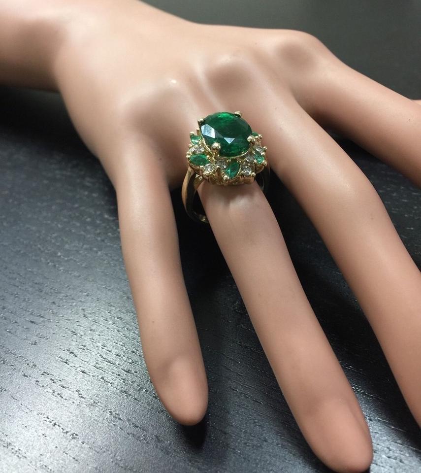 7.04 Carat Natural Emerald and Diamond 14 Karat Solid Yellow Gold Ring For Sale 2