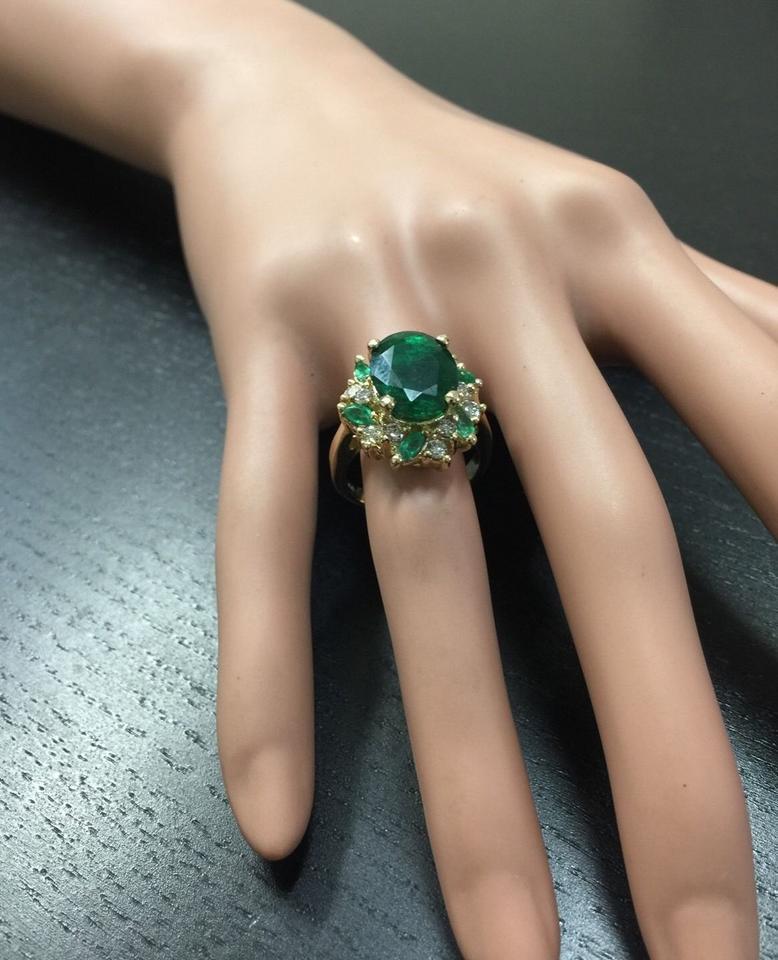 7.04 Carat Natural Emerald and Diamond 14 Karat Solid Yellow Gold Ring For Sale 3