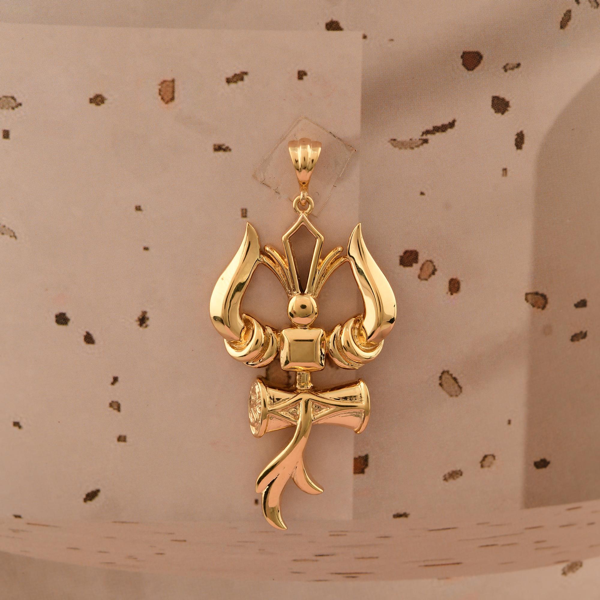 7.04 Grams 18 Karat Yellow Gold Religious Pendant Handmade Jewelry 45 mm In New Condition For Sale In Diera, Dubai