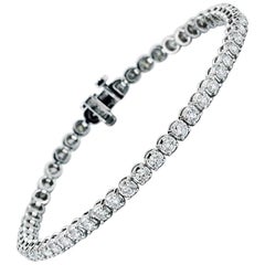 7.05 Carat Diamond Line Tennis Bracelet, in 18 Karat Gold