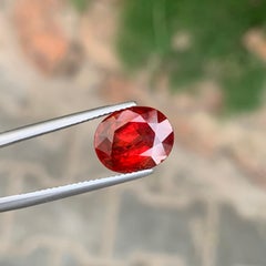 Gema suelta de granate espesartita natural de 7.05 quilates, talla cojín