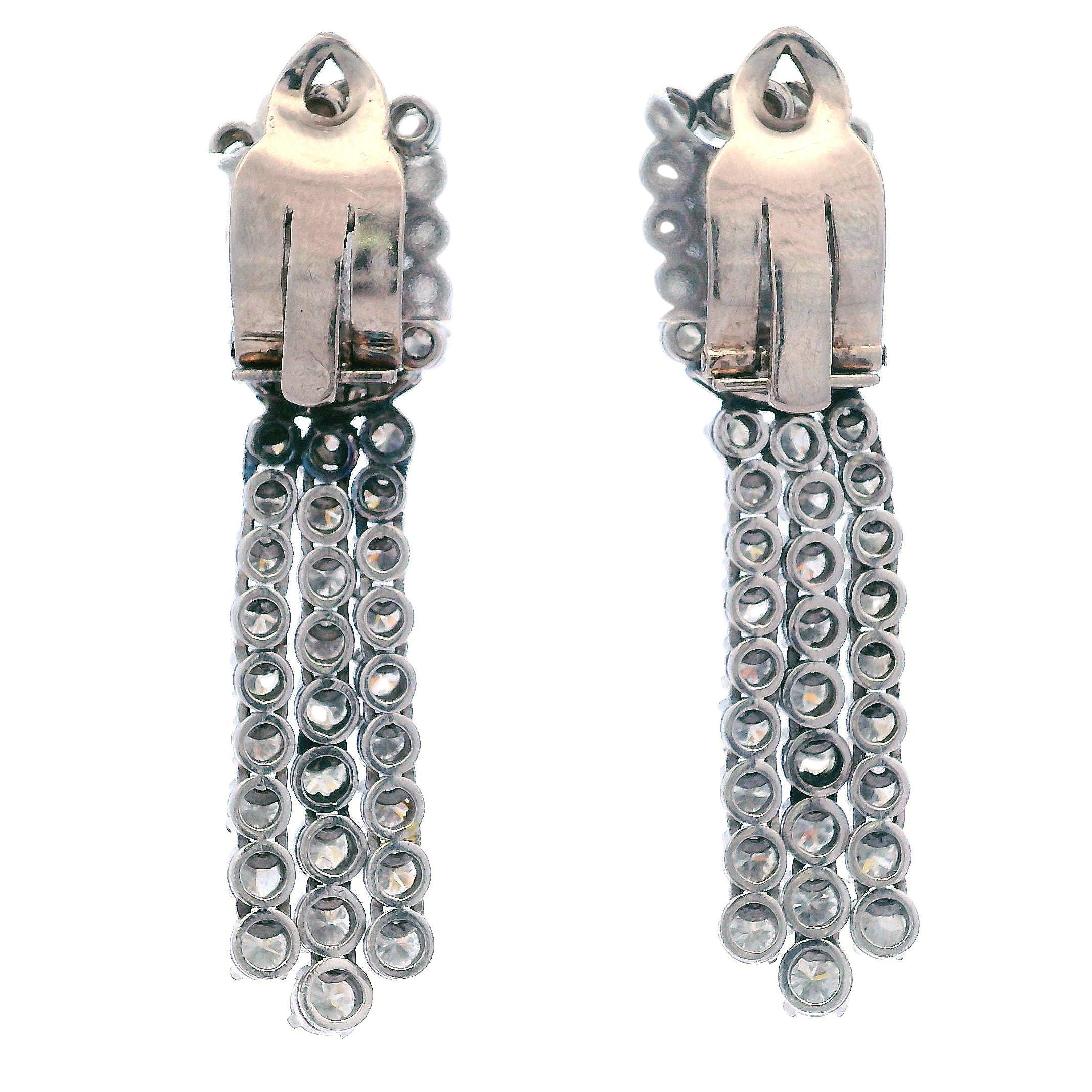 Taille ronde Clips d'oreilles Art déco 1930 en platine avec 7,05 carats de diamants en vente