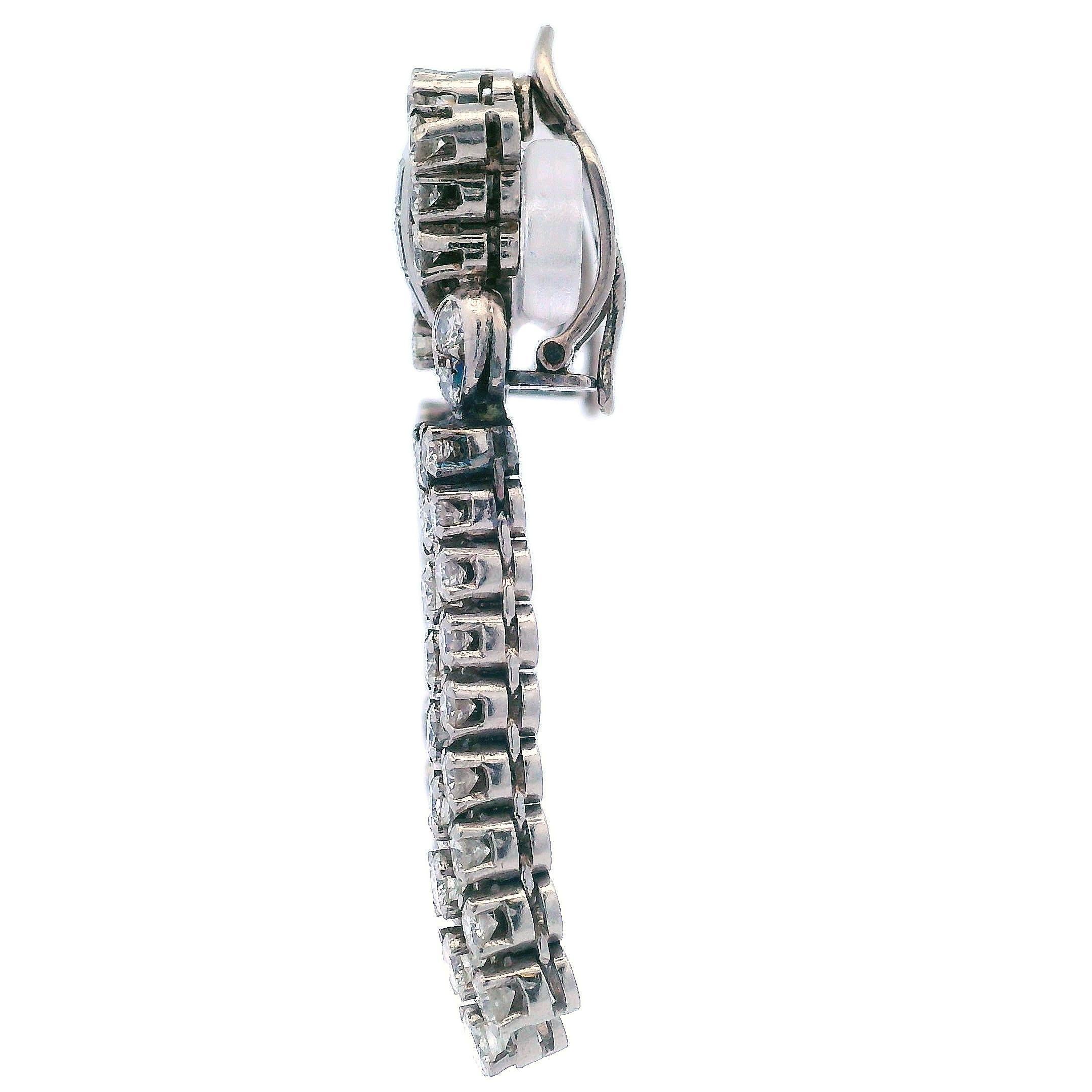 Clips d'oreilles Art déco 1930 en platine avec 7,05 carats de diamants Excellent état - En vente à Aventura, FL