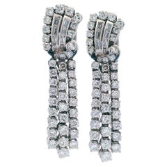 Clips d'oreilles Art déco 1930 en platine avec 7,05 carats de diamants