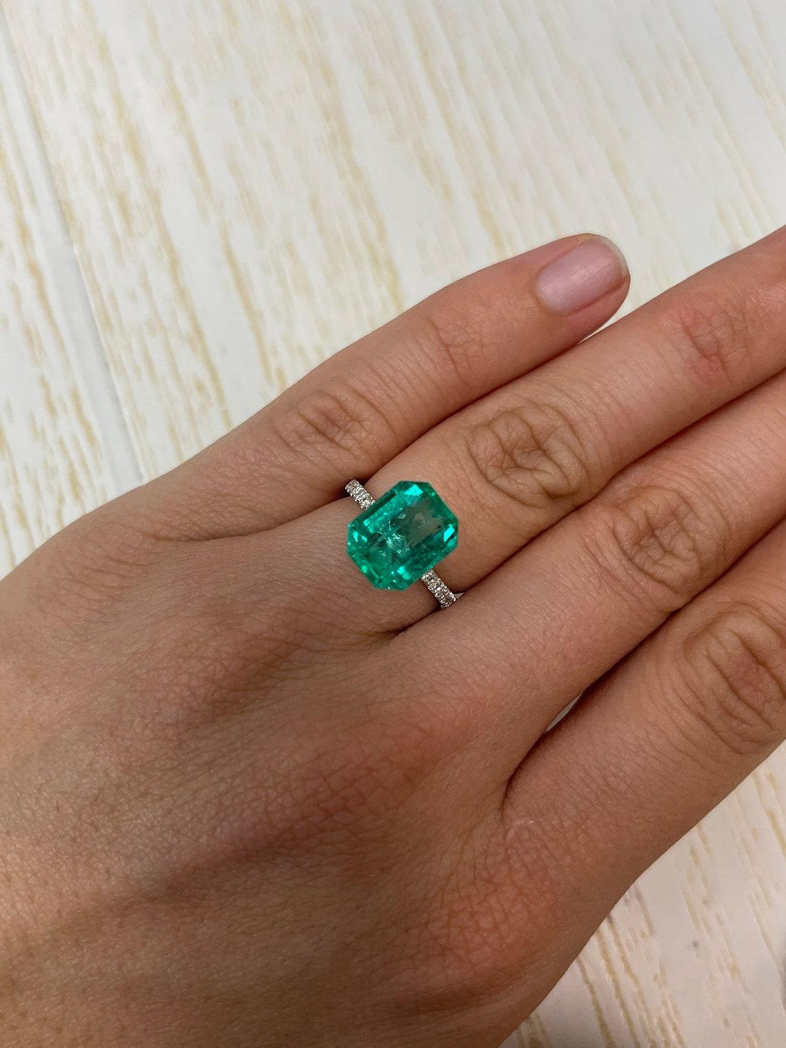 7.06 Carat 12x9.5 Glowing Bluish Green Colombian Emerald - Emerald Cut Muzo Mine For Sale 3