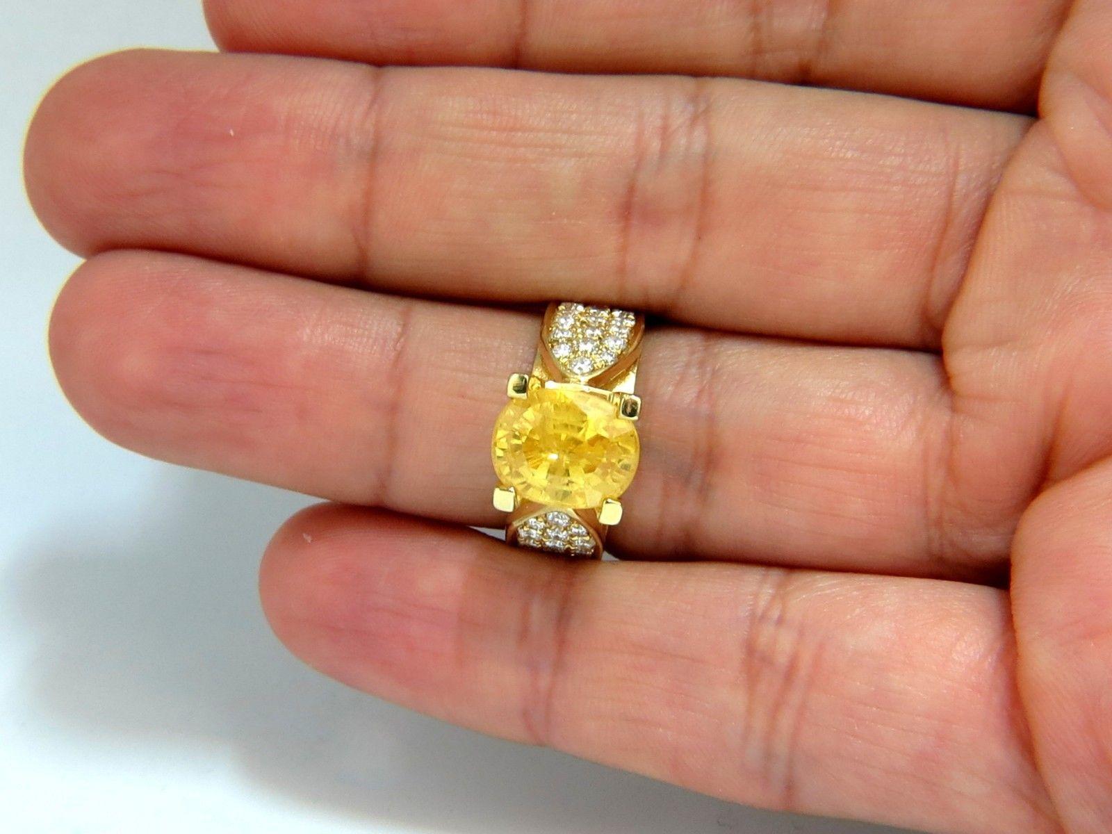 7.06 Carat Natural Yellow Sapphire Ring 18 Karat Raised Bead Set In New Condition For Sale In New York, NY