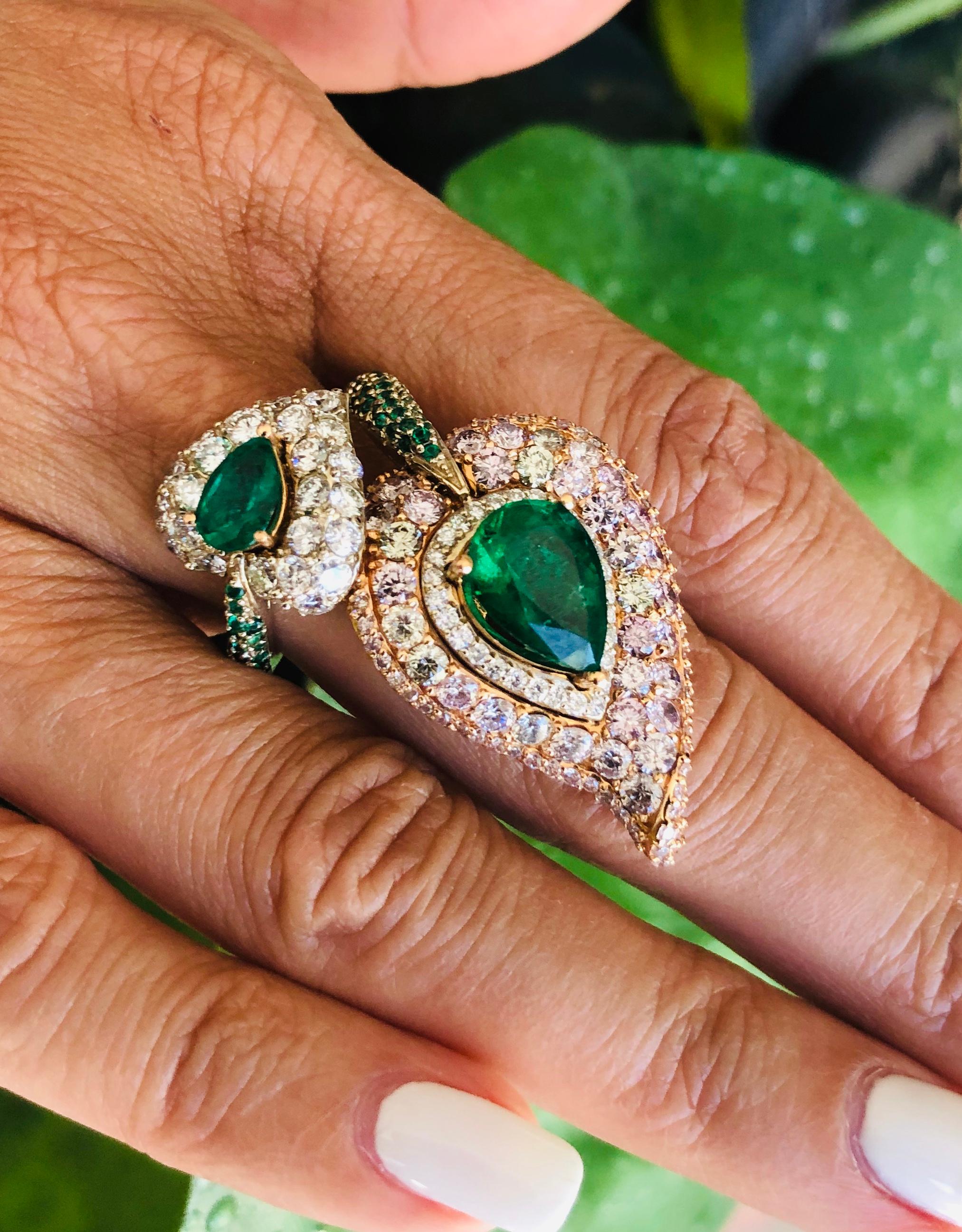7.06 Carat Pink Diamonds and Emerald Ring 18 Karat Gold For Sale 5