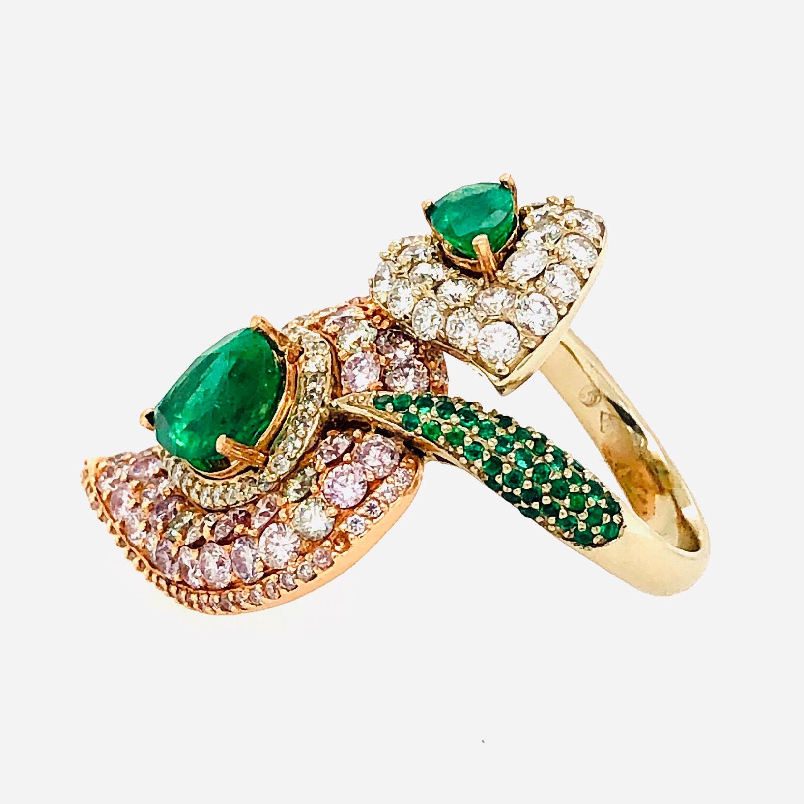 Emerald Cut 7.06 Carat Pink Diamonds and Emerald Ring 18 Karat Gold For Sale