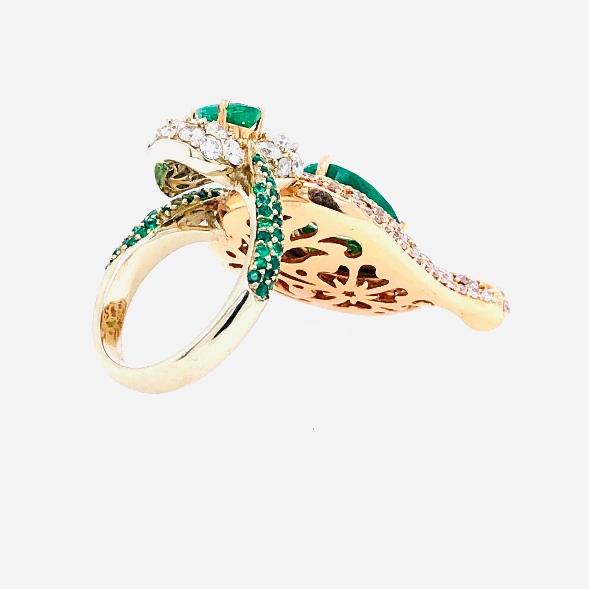 7.06 Carat Pink Diamonds and Emerald Ring 18 Karat Gold For Sale 2
