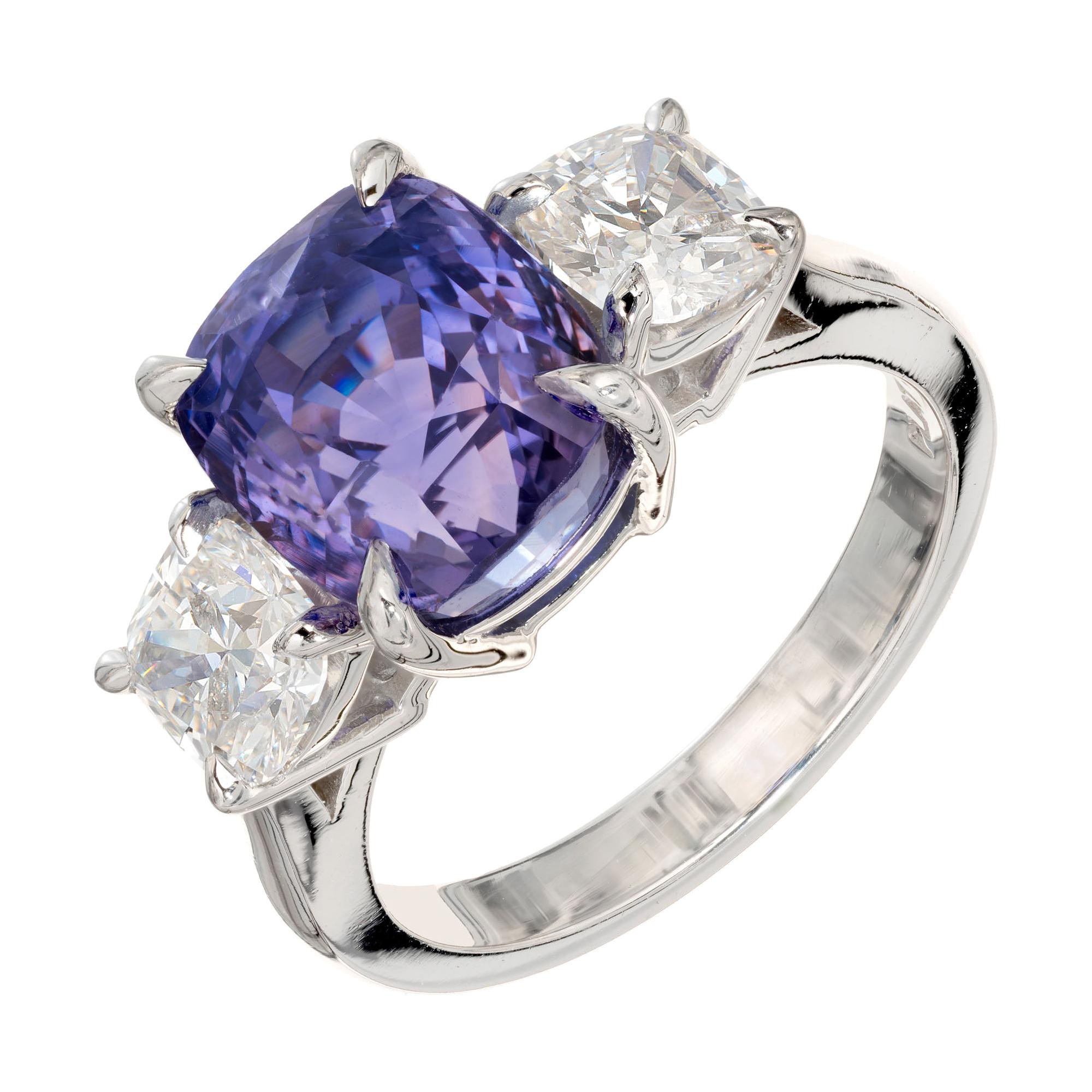 Bague de fiançailles à trois pierres en platine avec saphir violet de 7,06 carats et diamants en vente