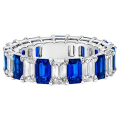 Alianza de boda con zafiro azul y diamantes alternados, talla esmeralda, total 7,06 quilates