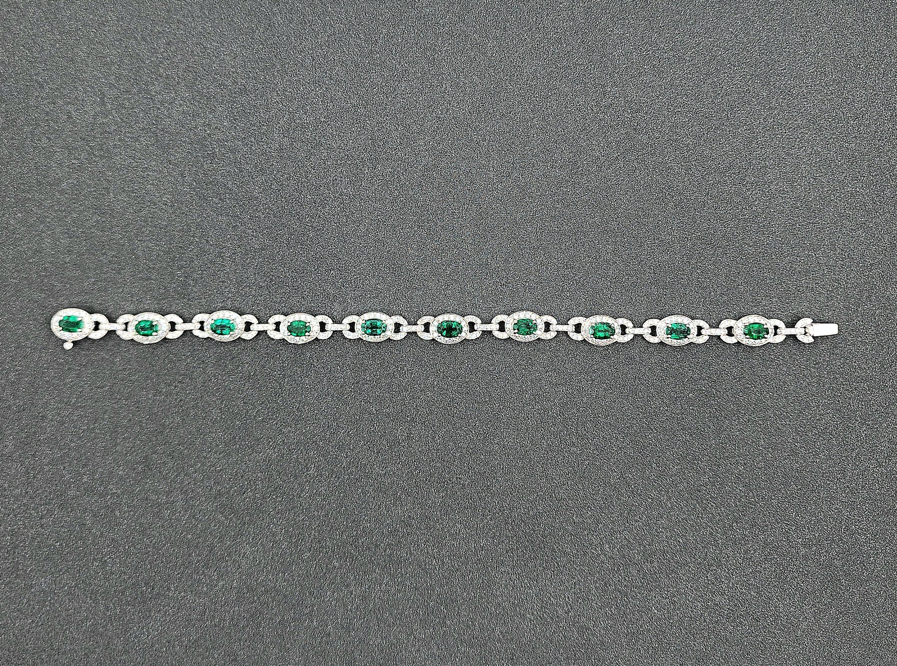 Taille ovale Bracelet d'émeraudes naturelles et de diamants de 7.06 ct en vente