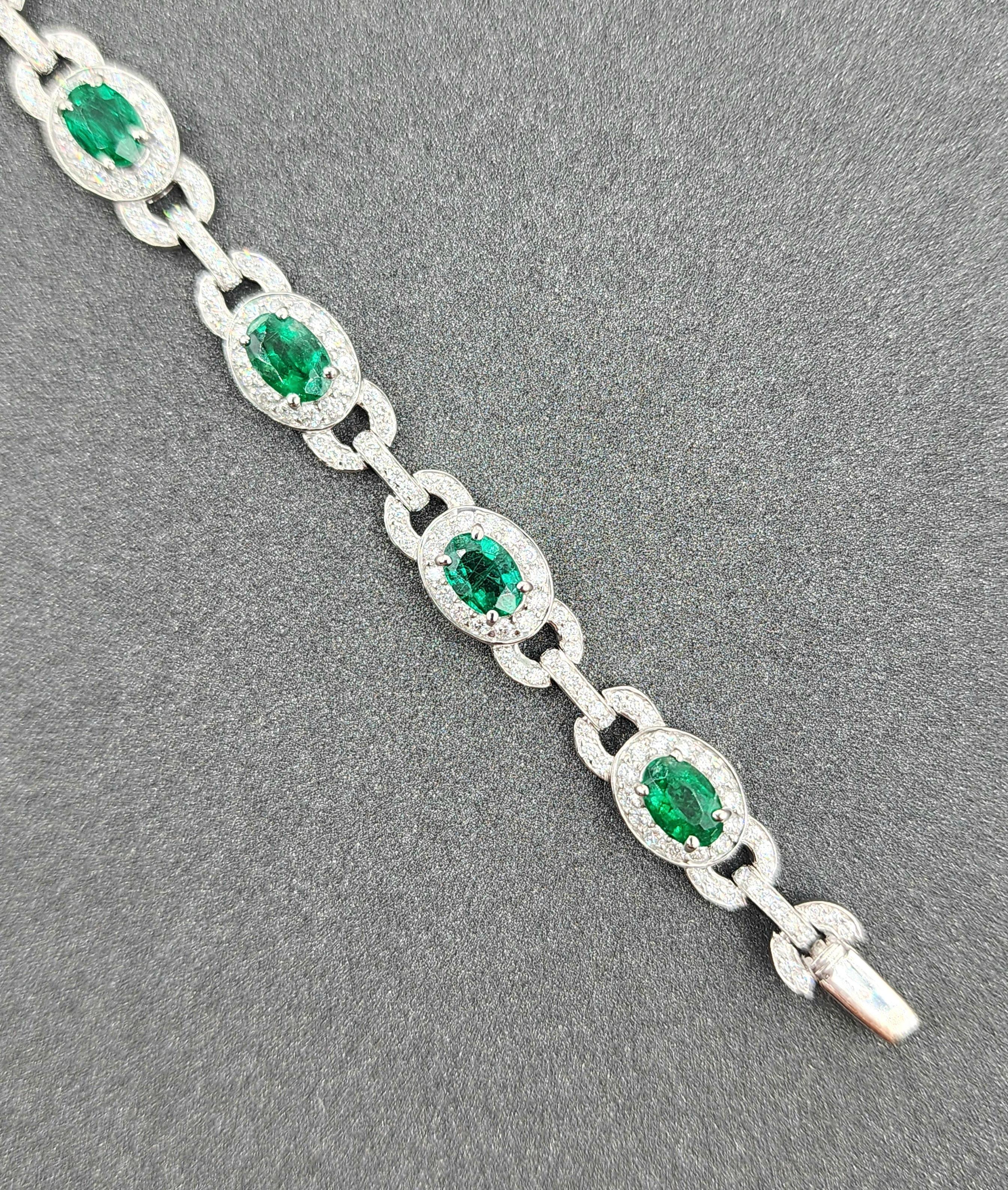 Bracelet d'émeraudes naturelles et de diamants de 7.06 ct Neuf - En vente à Chicago, IL