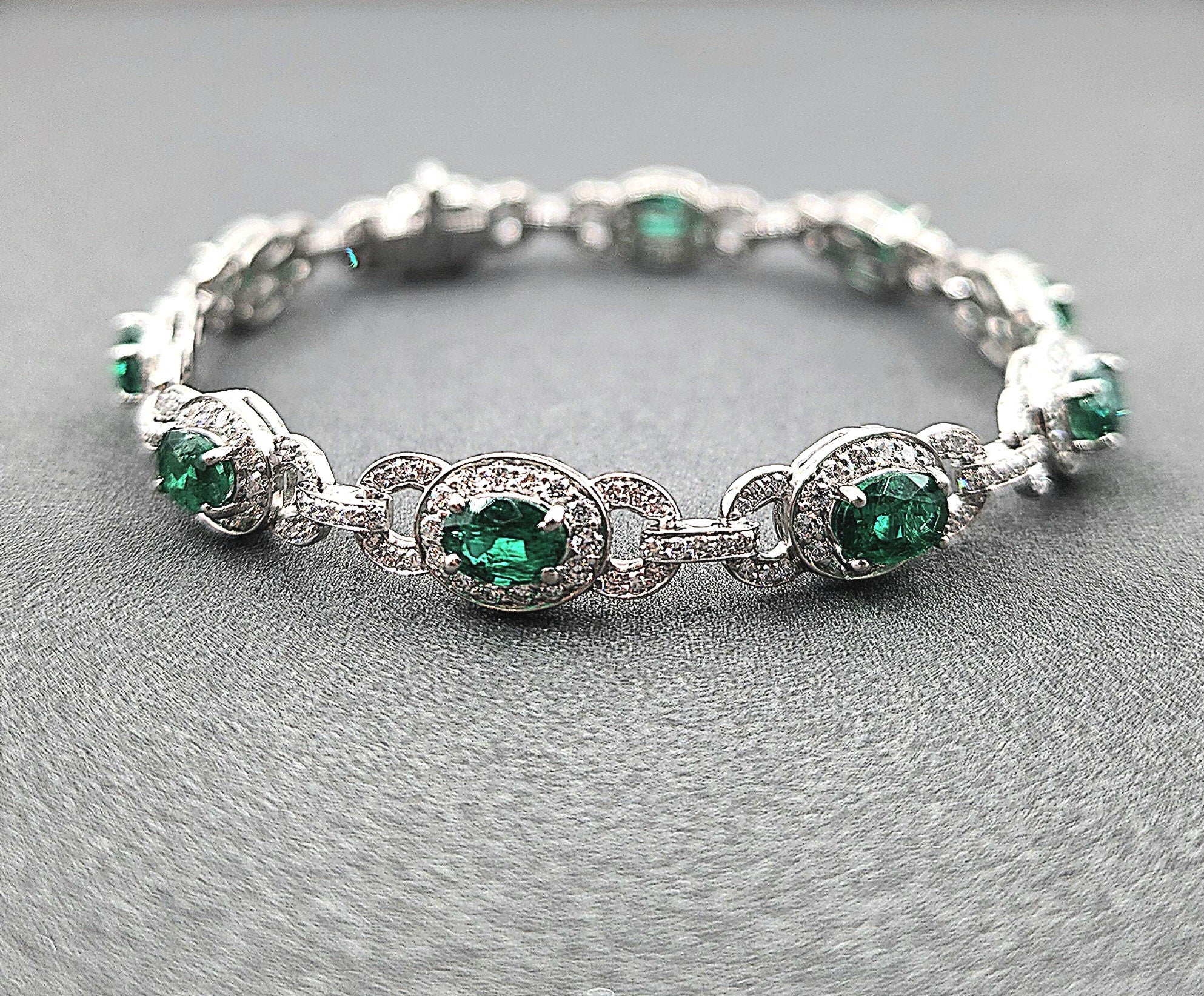 7.06 ct Natural Emerald & Diamond Bracelet
