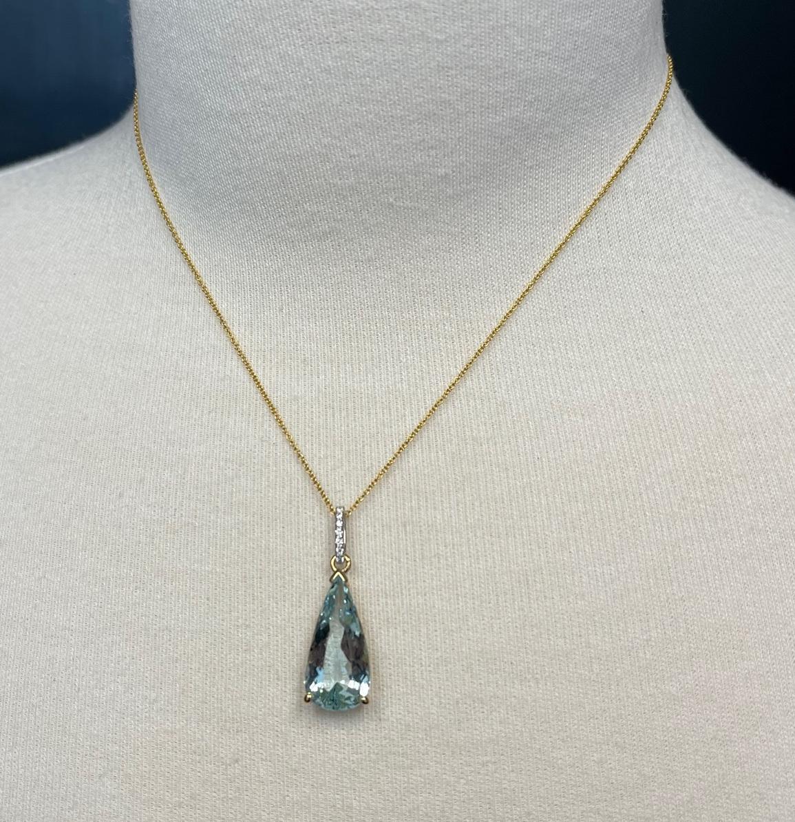  7.07 Carat Aquamarine and Diamond Pendant in White and Yellow Gold In New Condition For Sale In Los Angeles, CA
