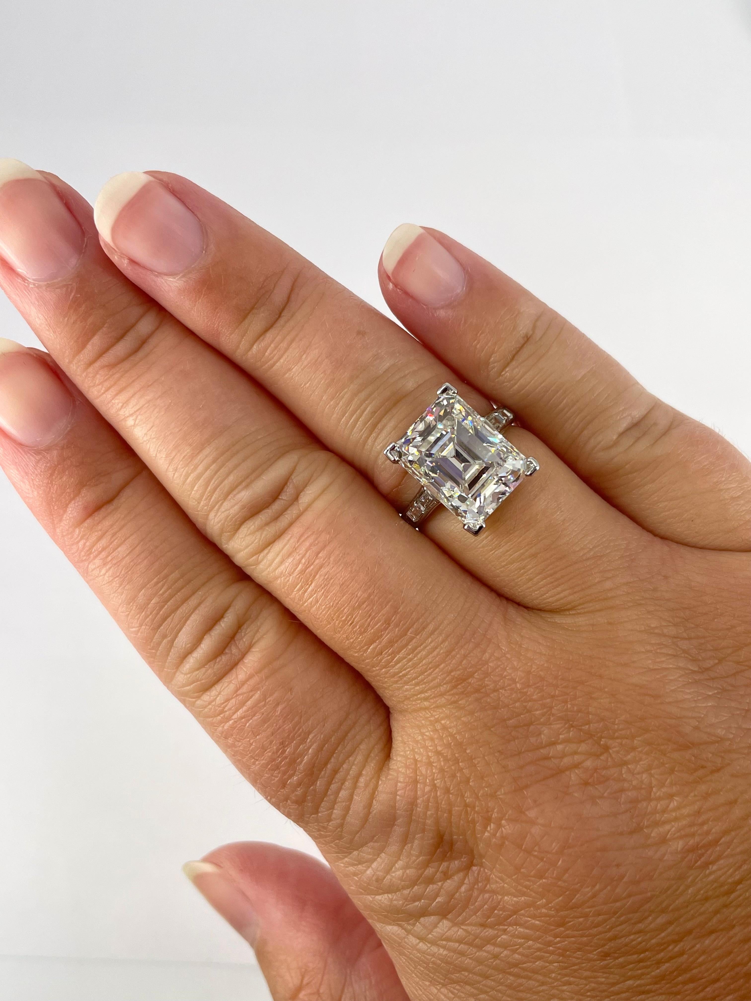 7.07 carat Emerald Cut Vintage Engagement Ring with Baguette Band  For Sale 2