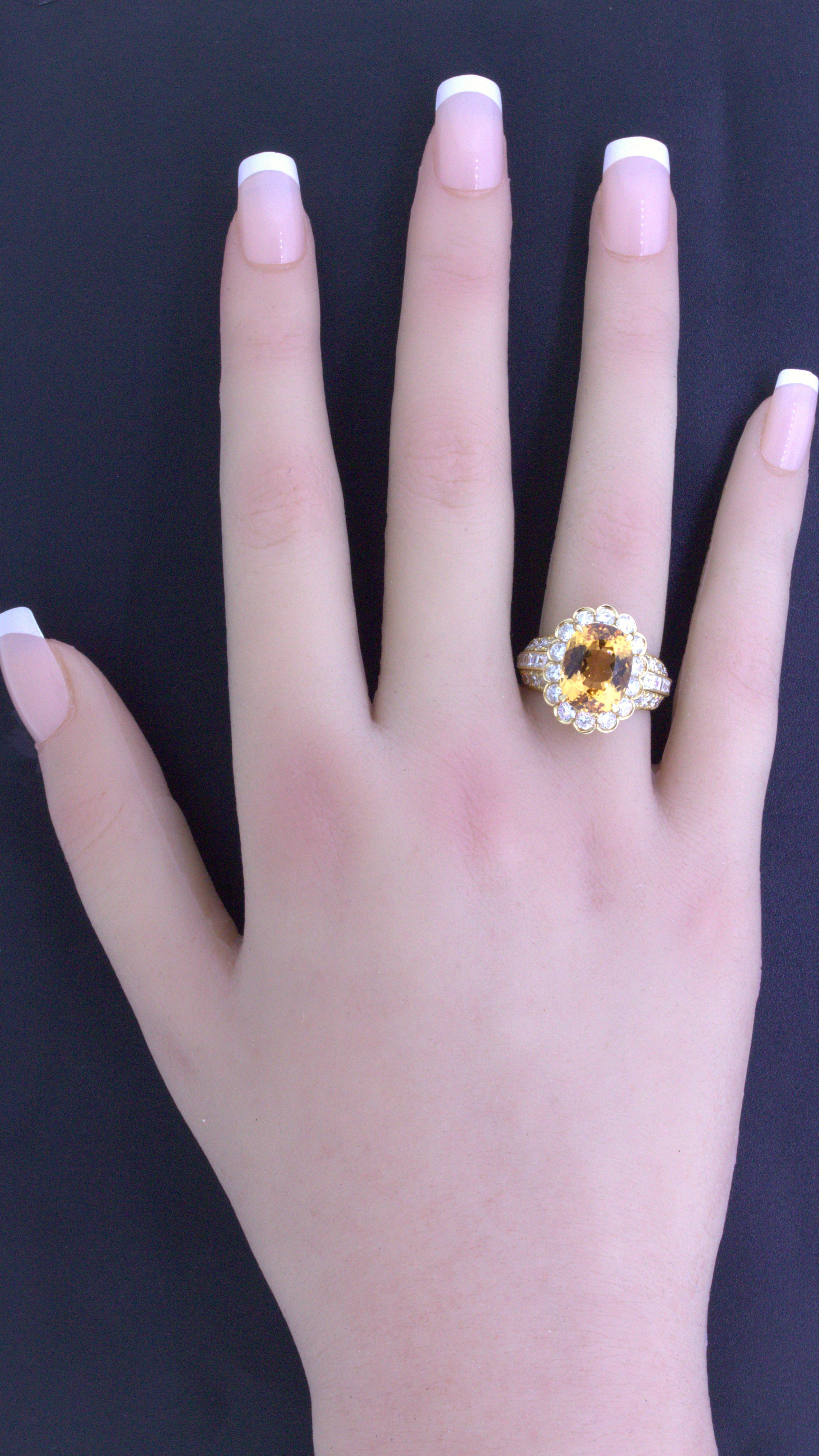 Bague en or jaune 18 carats avec topaze impériale de 7,07 carats et diamants en vente 1