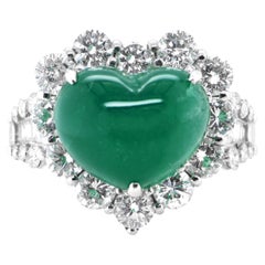 7,07 Karat natürlicher herzförmiger Smaragd-Cabochon und Diamantring aus Platin