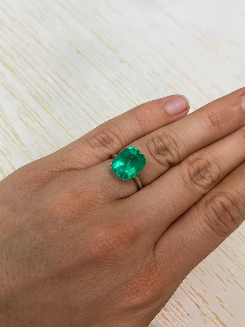 7,08 carati di smeraldo colombiano verde Muzo - gemma sciolta autentica con taglio a cuscino in vendita 4