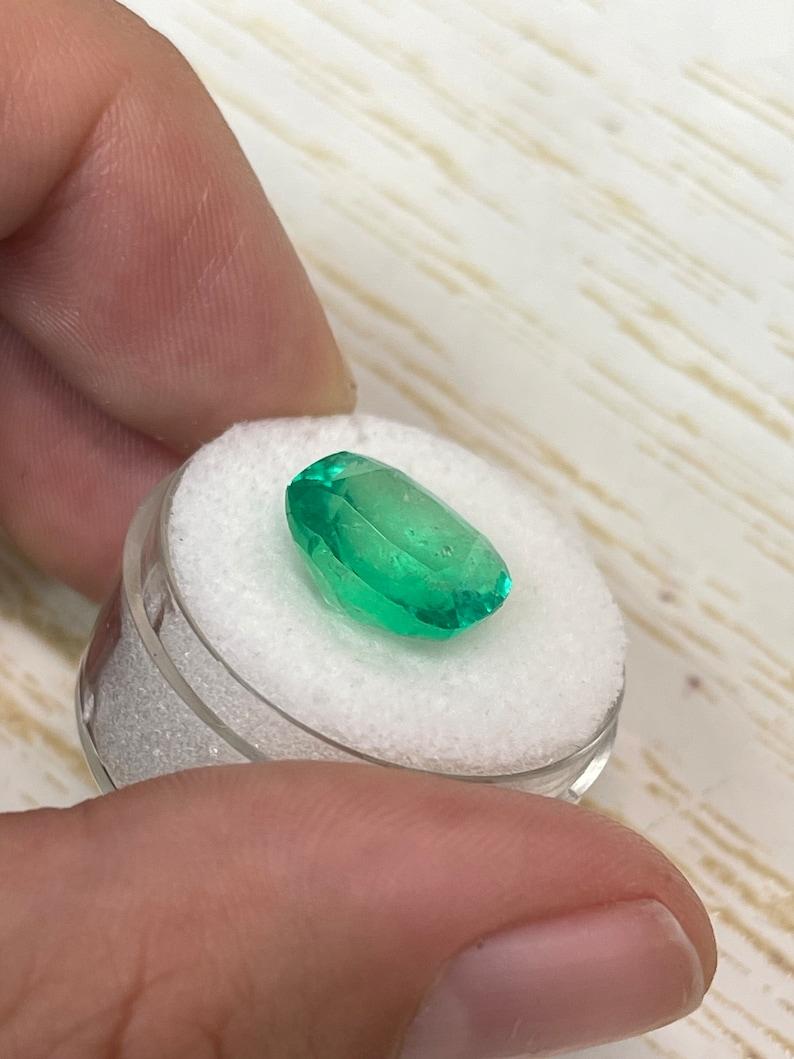 7,08 carati di smeraldo colombiano verde Muzo - gemma sciolta autentica con taglio a cuscino in vendita 1