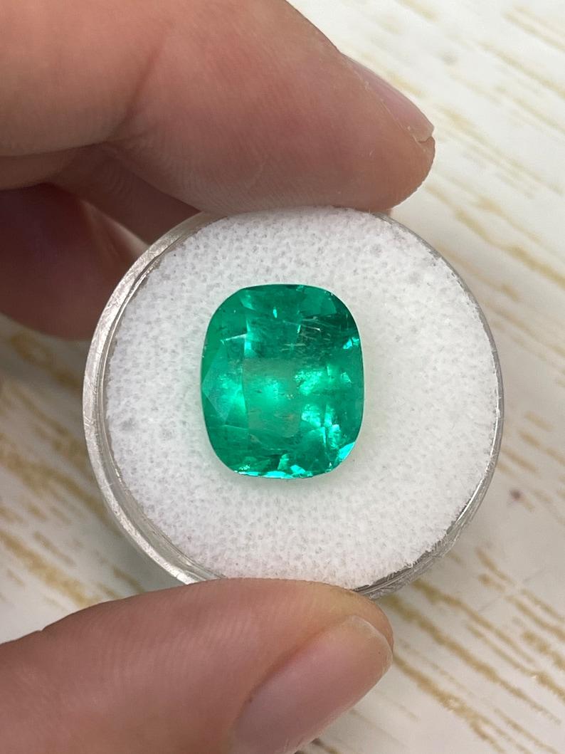 Taglio cuscino 7,08 carati di smeraldo colombiano verde Muzo - gemma sciolta autentica con taglio a cuscino in vendita