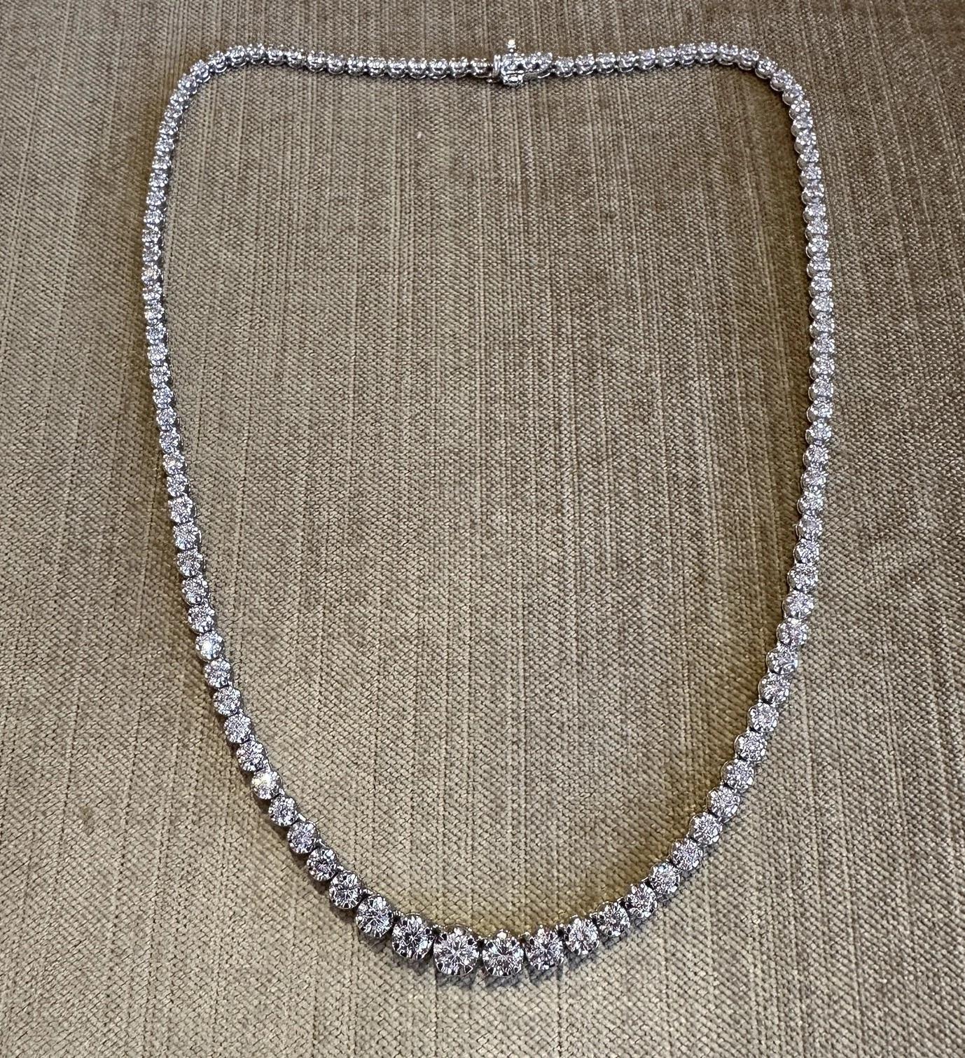 Collana Tennis graduata con diamanti naturali da 7,08 cttw in platino

Caratteristiche della collana Diamond Tennis  Nature taglio Brilliante rotondo                                                                                                    