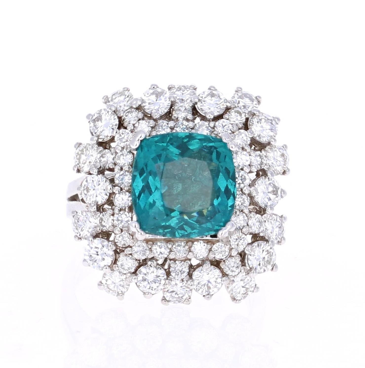 Atemberaubender 7,09 Karat Apatit-Diamant-Cocktailring aus Weißgold, der Ihre Accessoire-Sammlung aufwertet!

Der Ring hat einen 4,75 Karat Apatit in der Mitte des Rings, umgeben von 52 Diamanten im Rundschliff, die 2,34 Karat wiegen.  Das