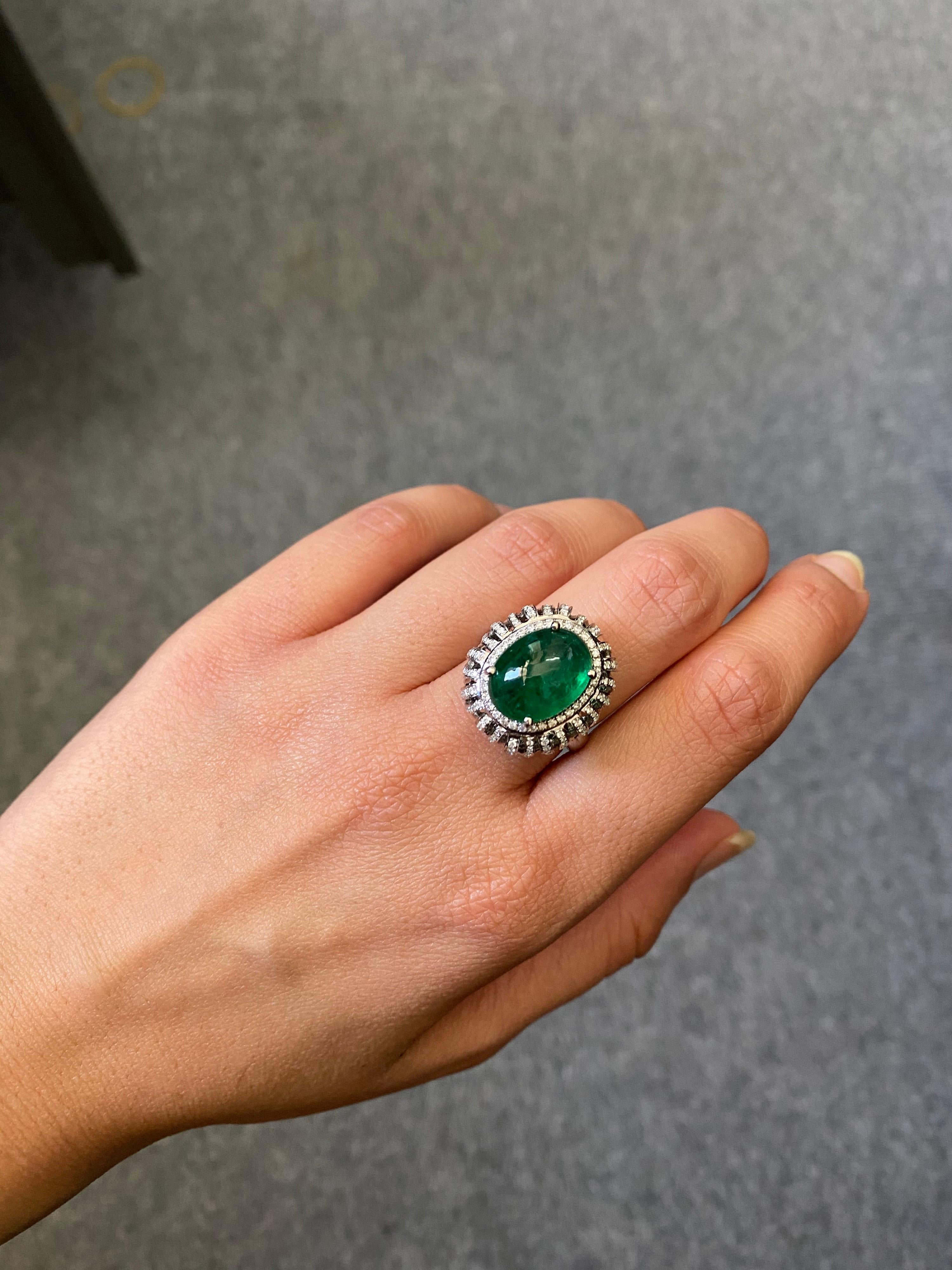 7.09 Carat Emerald Cabochon and Diamond Cocktail Ring In New Condition For Sale In Bangkok, Thailand