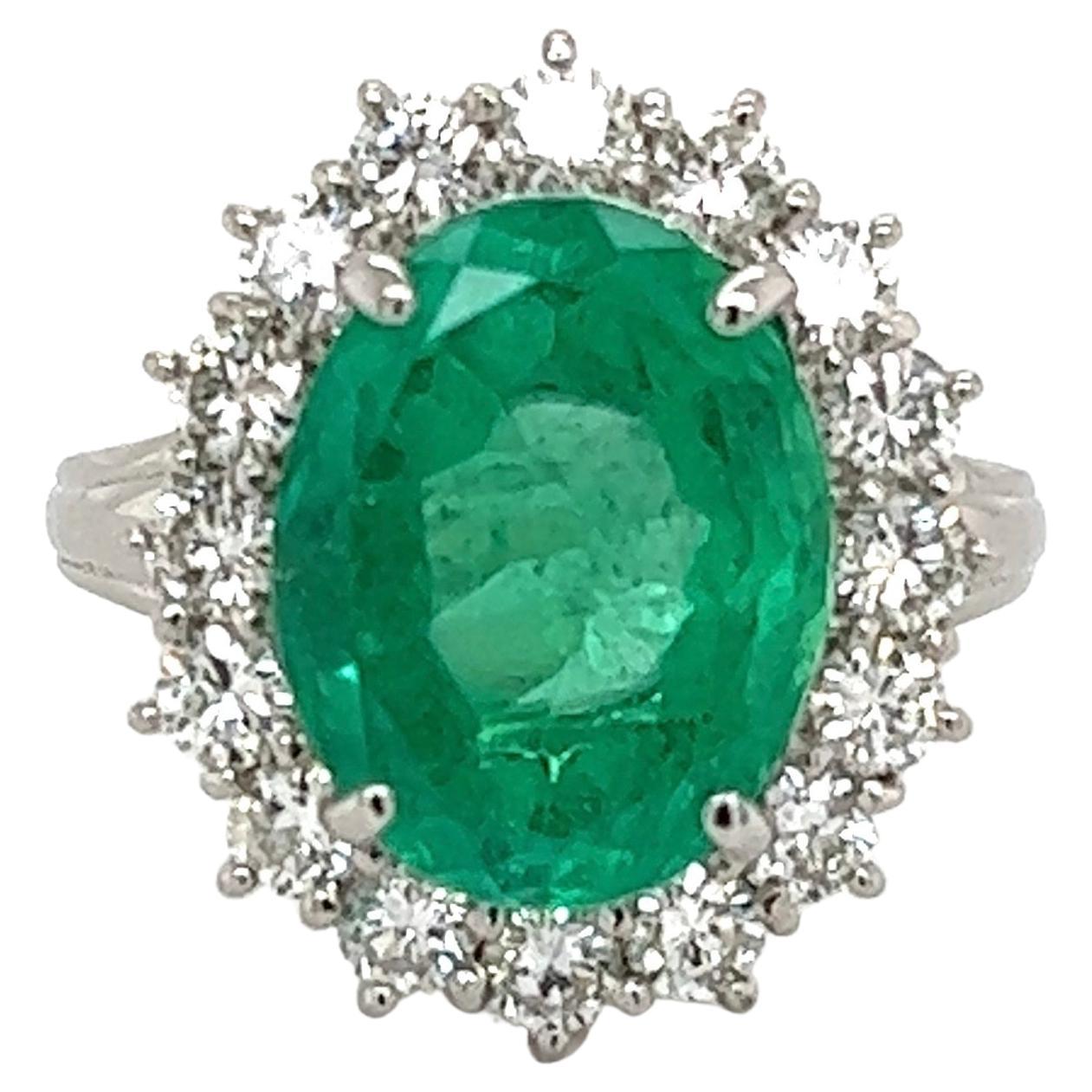 Bague cocktail en platine sertie d'une émeraude de 7,09 carats certifiée GIA et de diamants, Estate Fine Jewelry