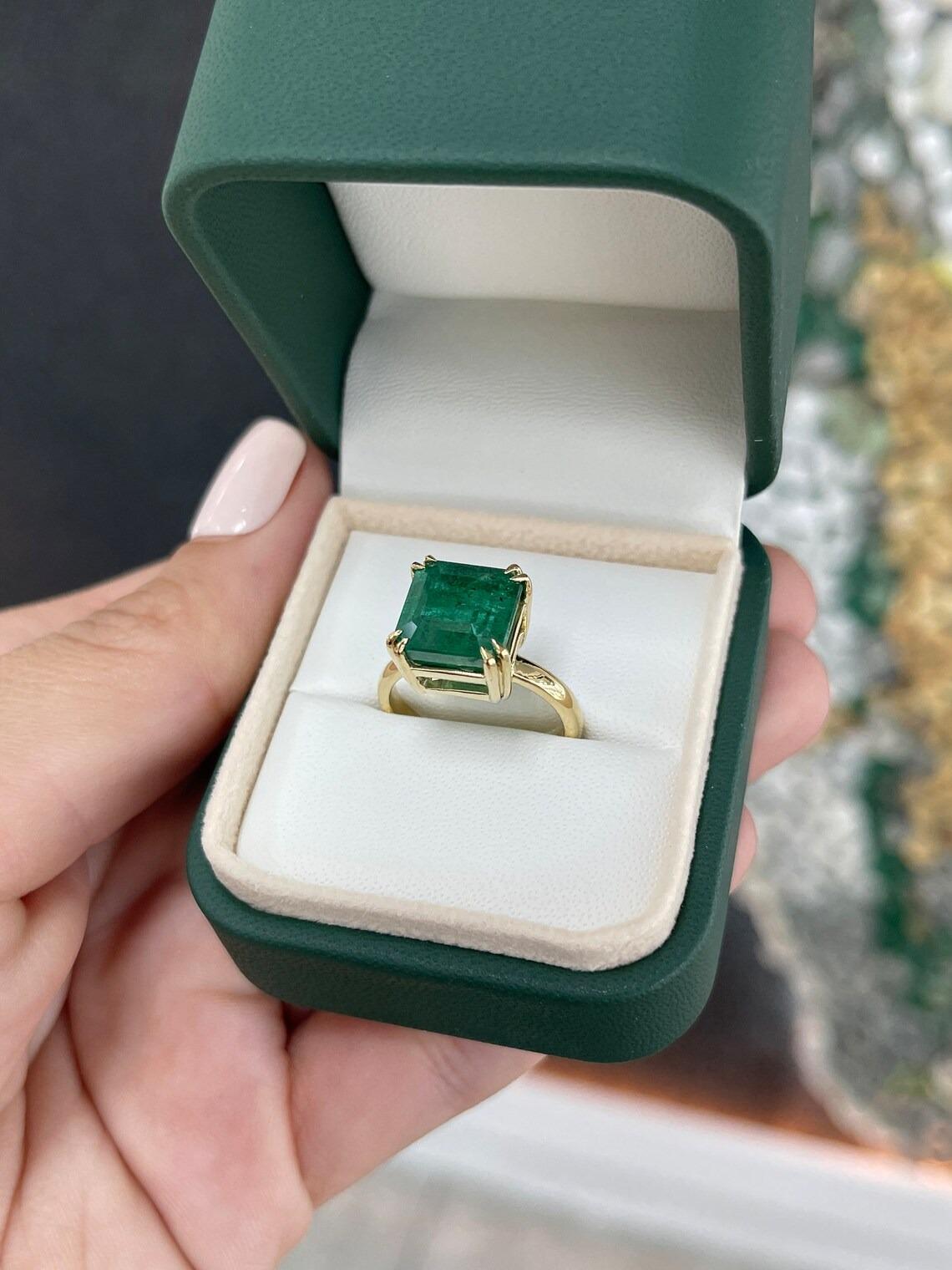 7.0ct 18K Dark Alpine Green Asscher Cut Emerald Solitaire Prong Set Gold Ring In New Condition For Sale In Jupiter, FL