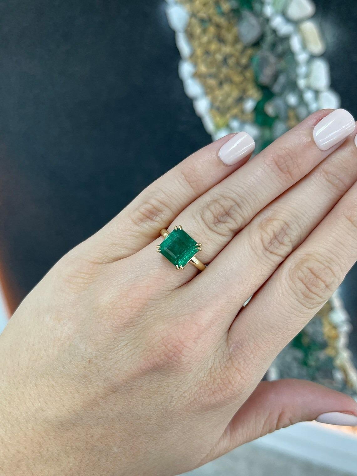 Women's 7.0ct 18K Dark Alpine Green Asscher Cut Emerald Solitaire Prong Set Gold Ring For Sale