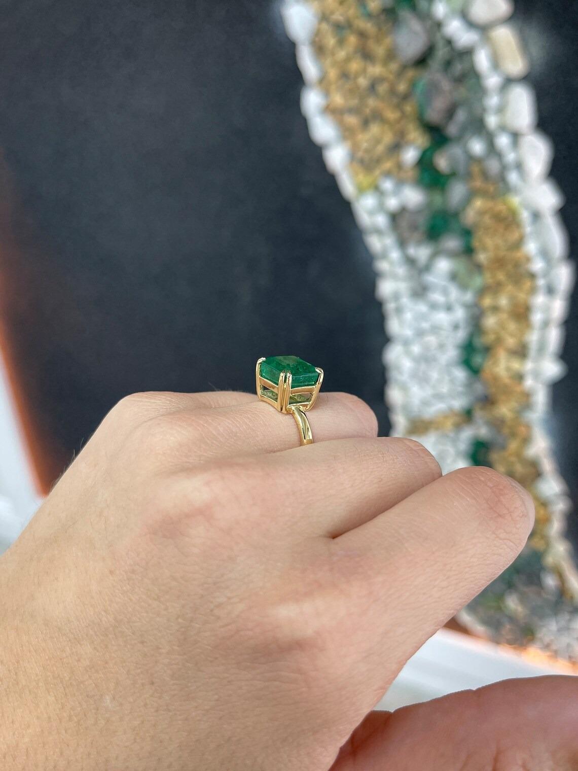7.0ct 18K Dark Alpine Green Asscher Cut Emerald Solitaire Prong Set Gold Ring For Sale 2