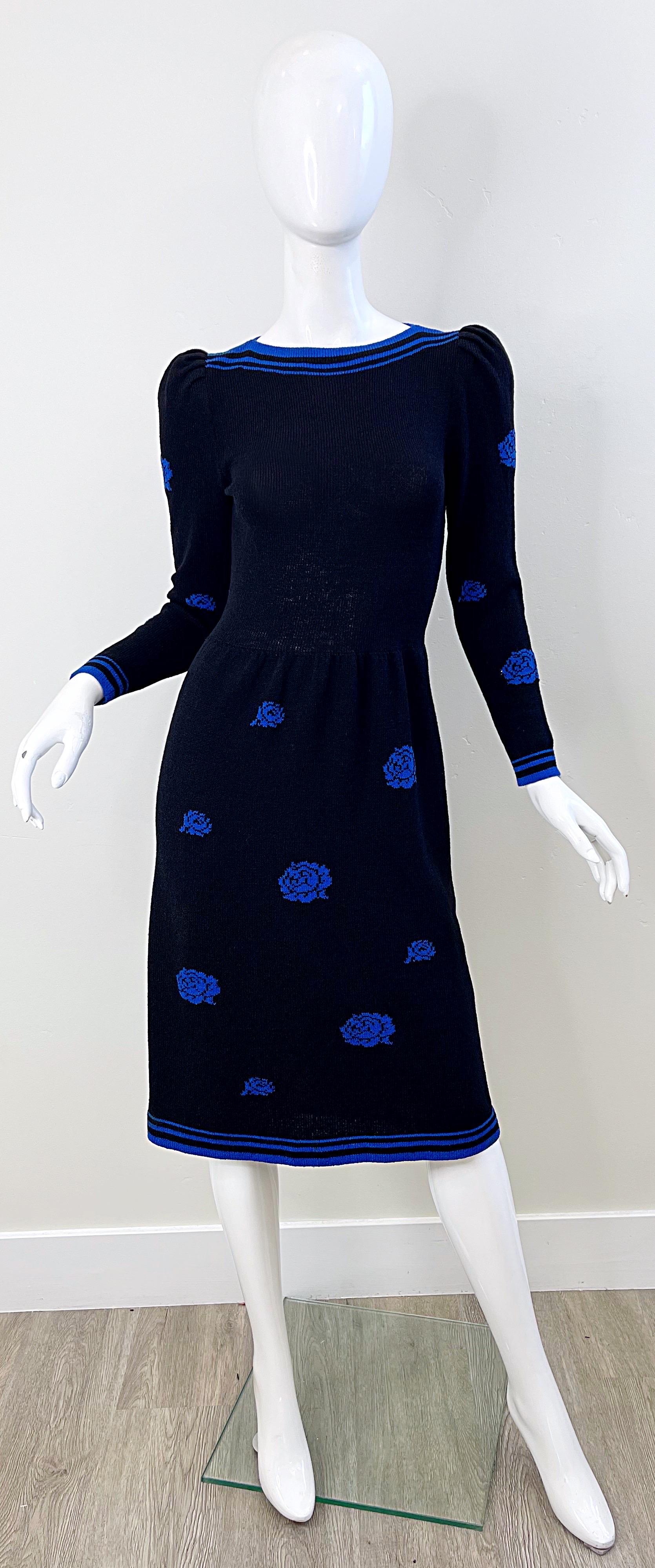 70s Adolfo For Saks 5th Avenue Black Blue Flower Print Vintage 1970s Knit Dress For Sale 6